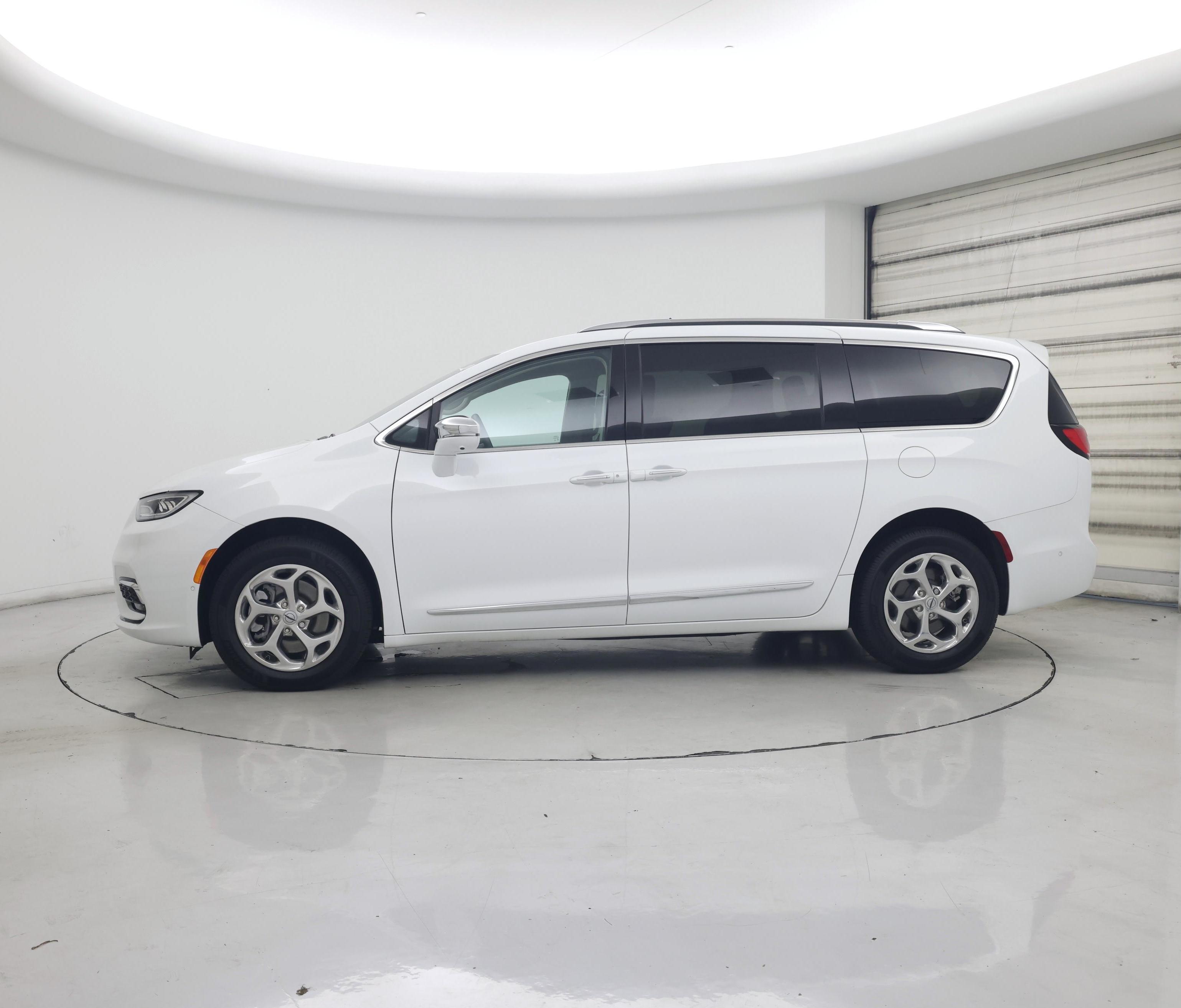 Thumbnail: 2021 Chrysler Pacifica - 3