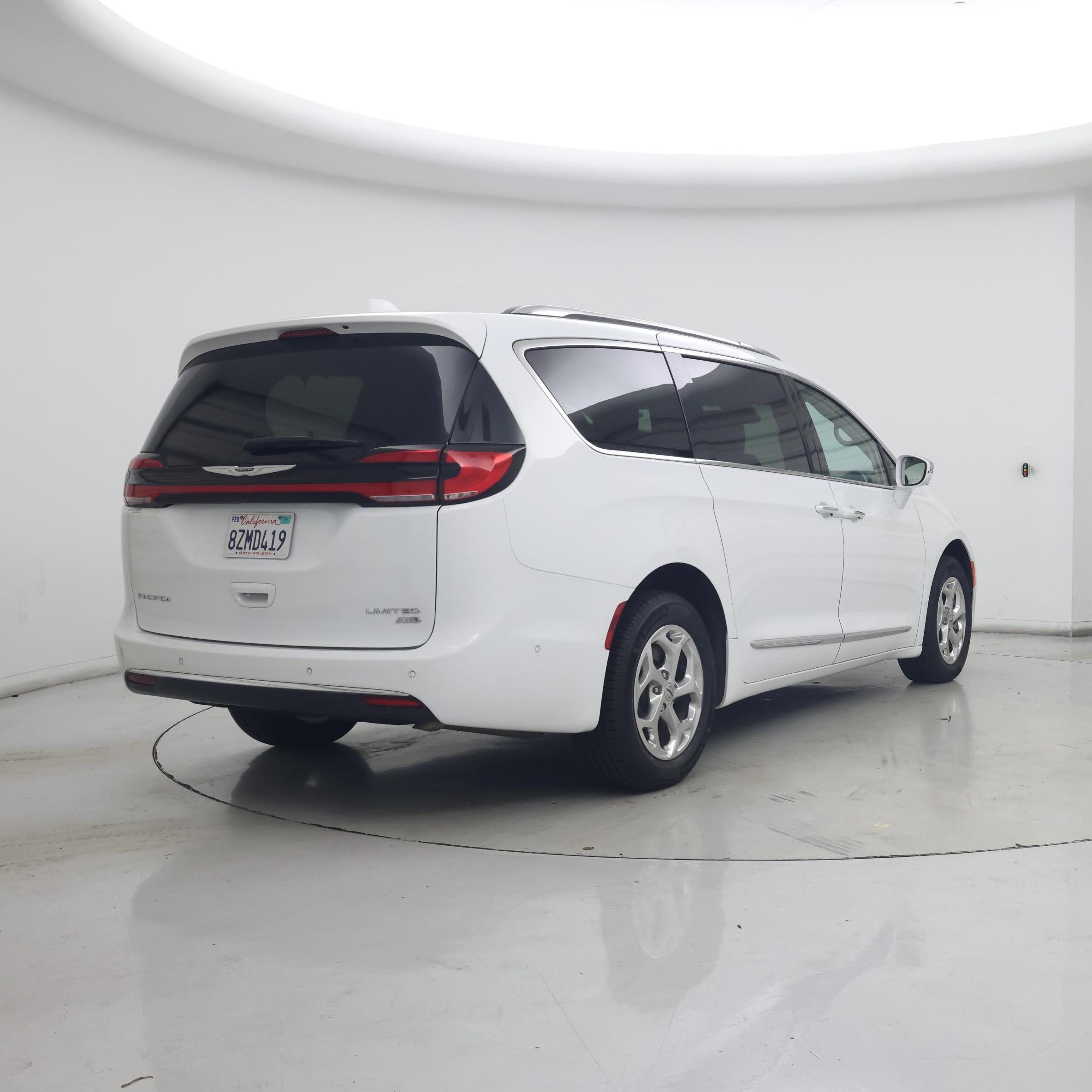 Thumbnail: 2021 Chrysler Pacifica - 8