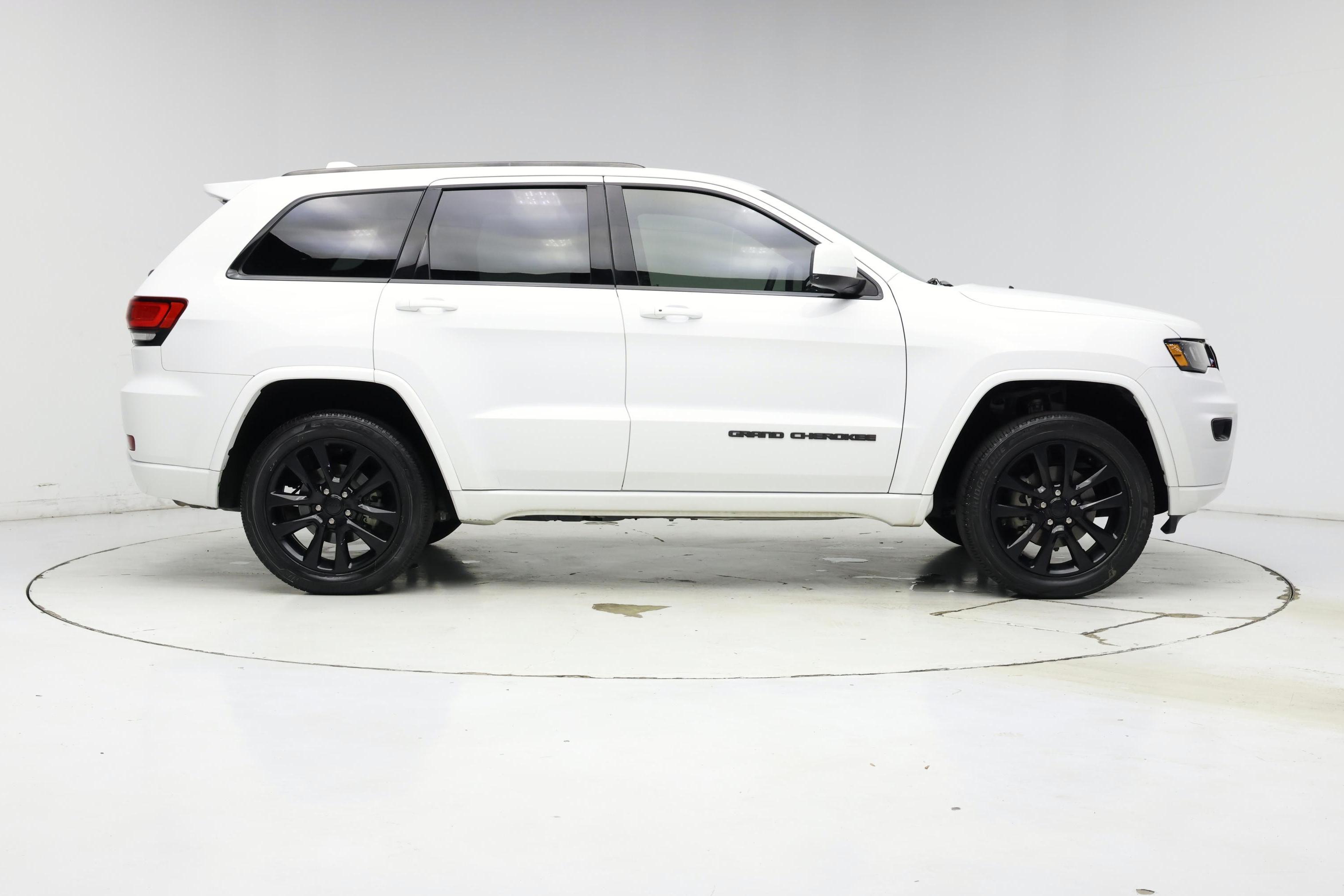 Thumbnail: 2017 Jeep Grand Cherokee - 7