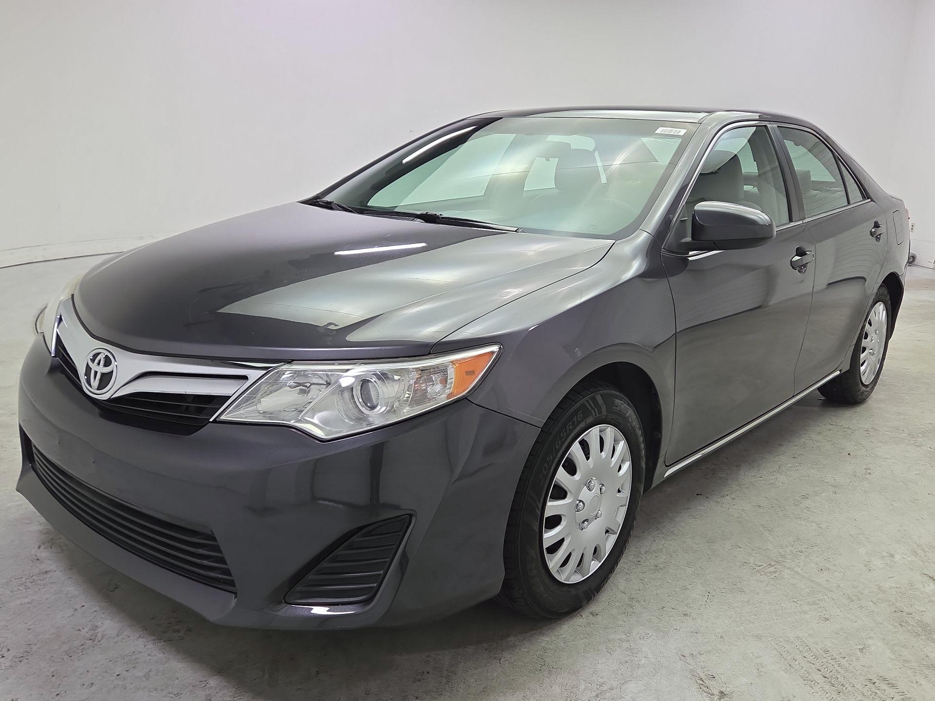 Thumbnail: 2014 Toyota Camry - 3