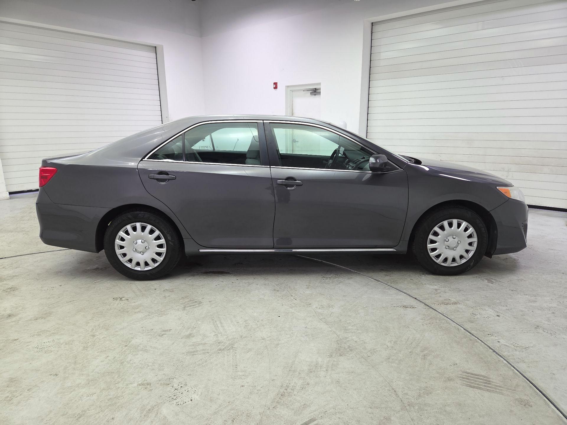 Thumbnail: 2014 Toyota Camry - 4