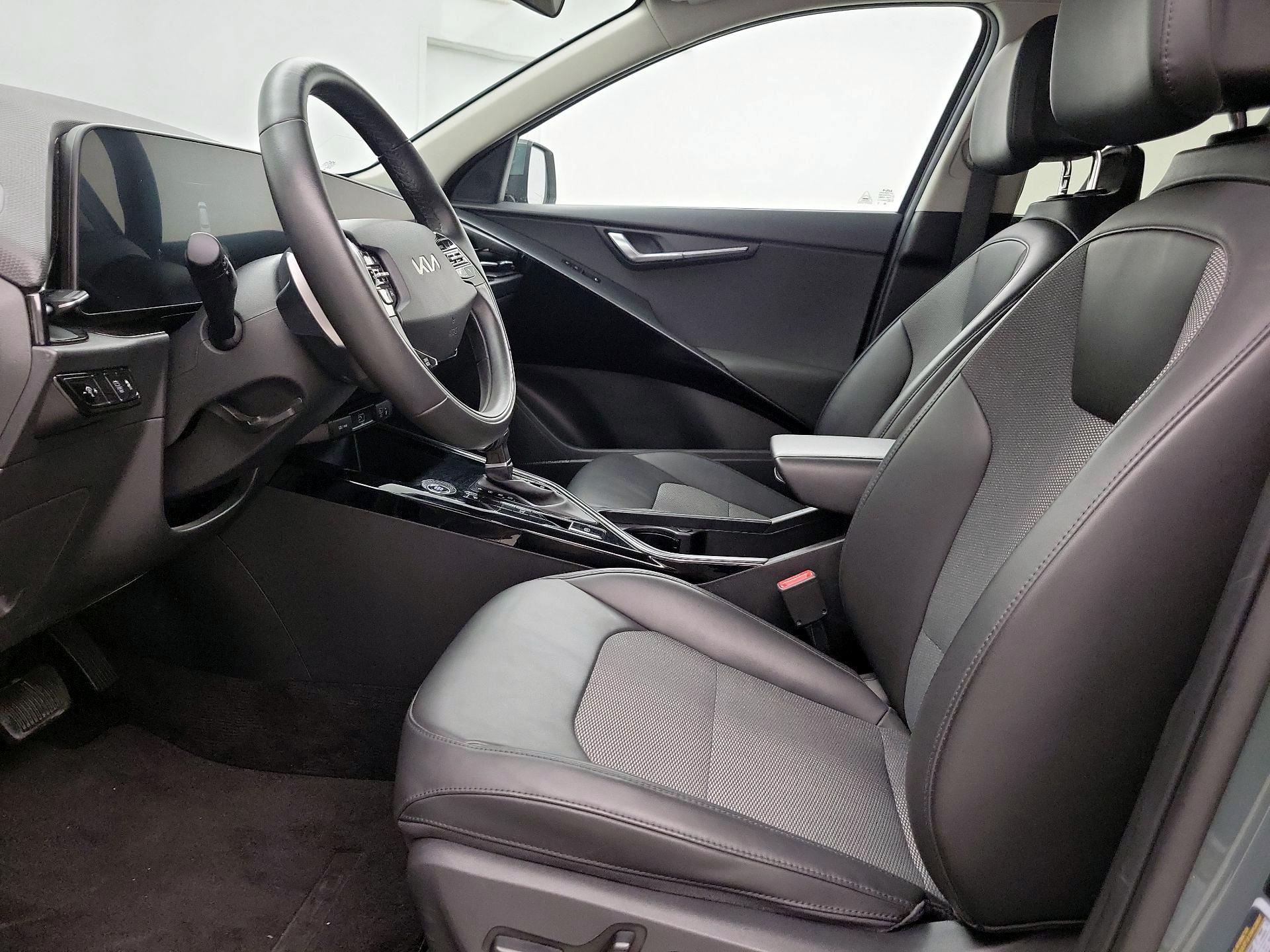 Thumbnail: 2023 Kia Niro - 11