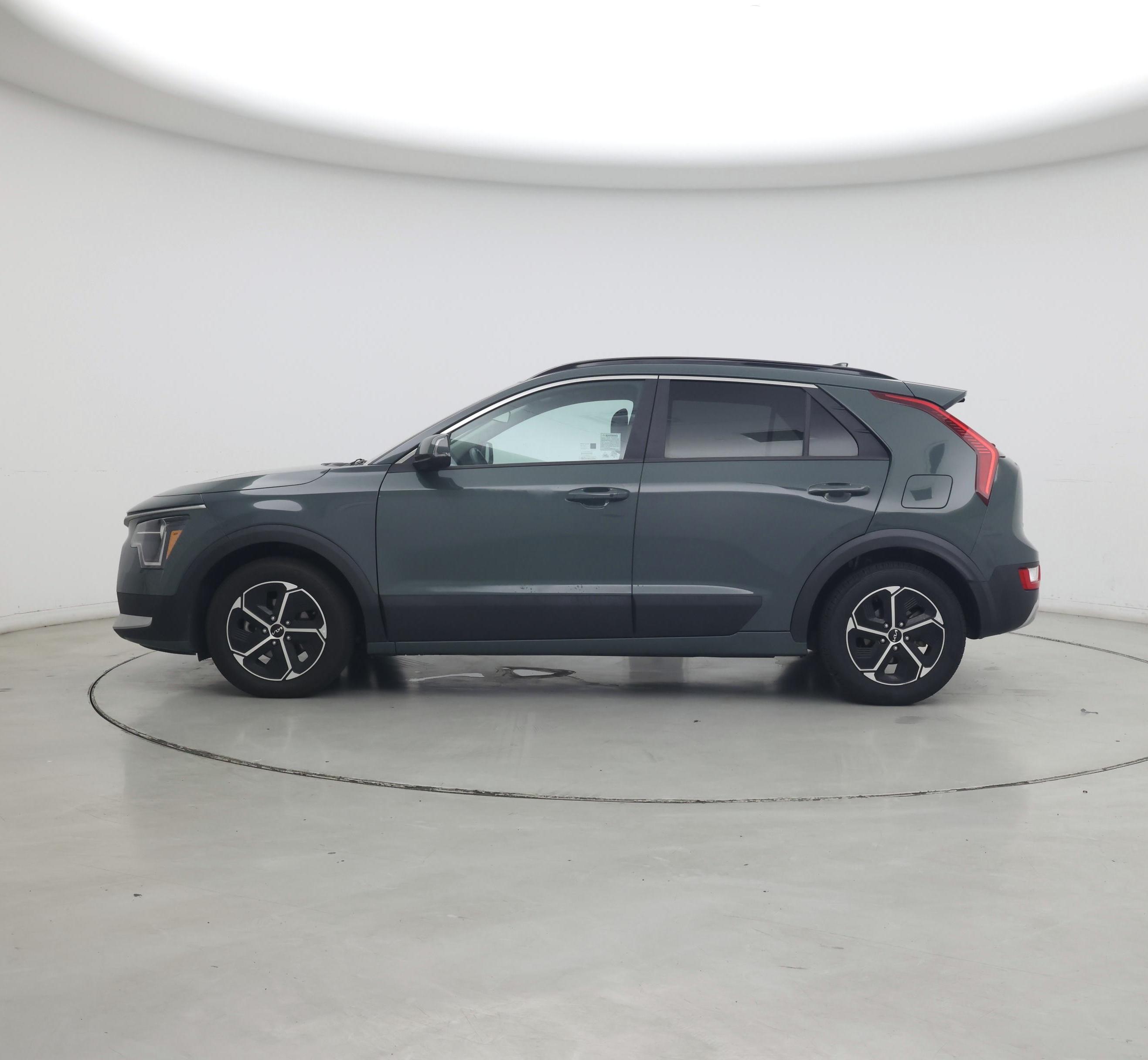 Thumbnail: 2023 Kia Niro - 3
