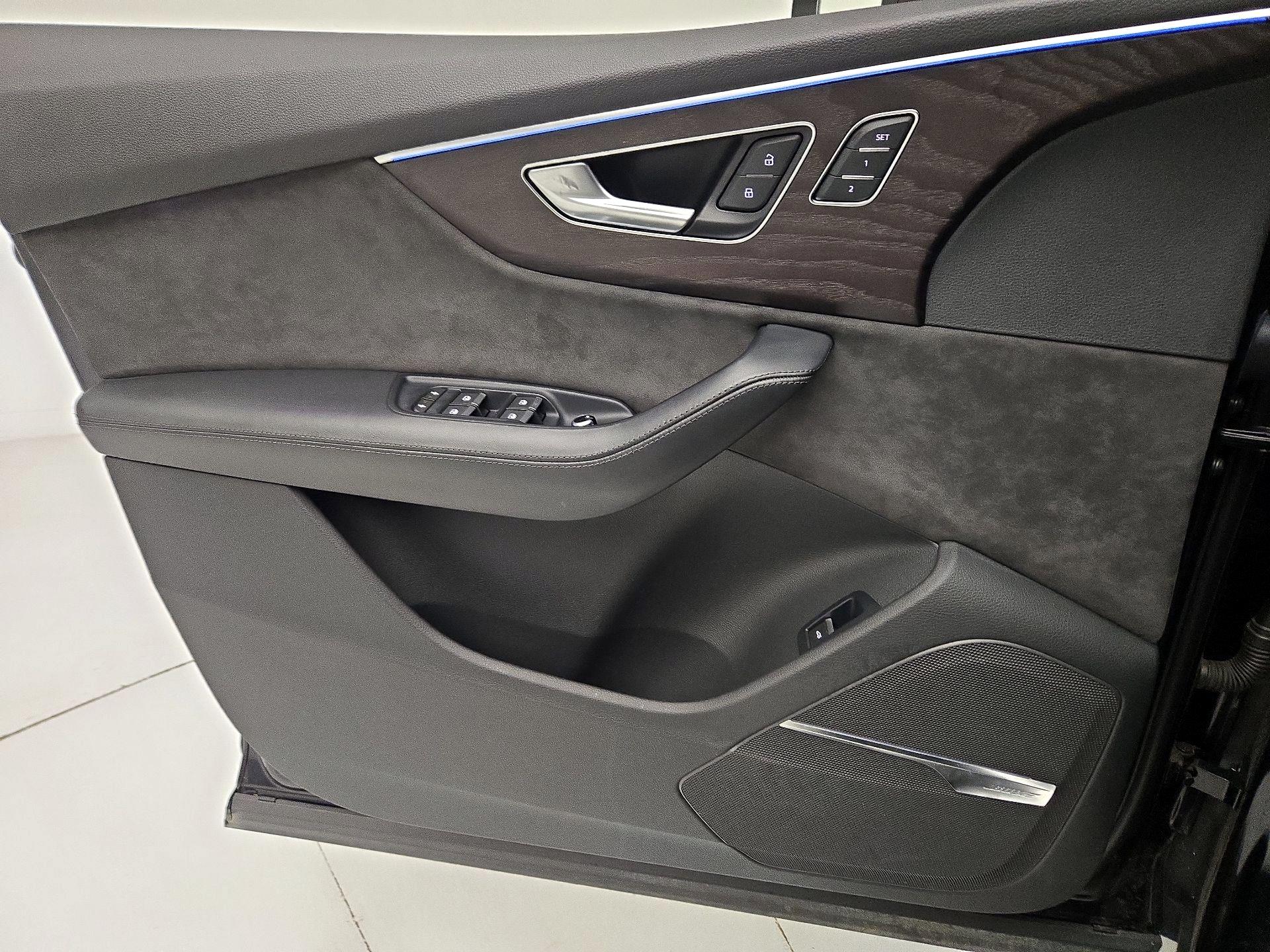 Thumbnail: 2020 Audi Q7 - 12