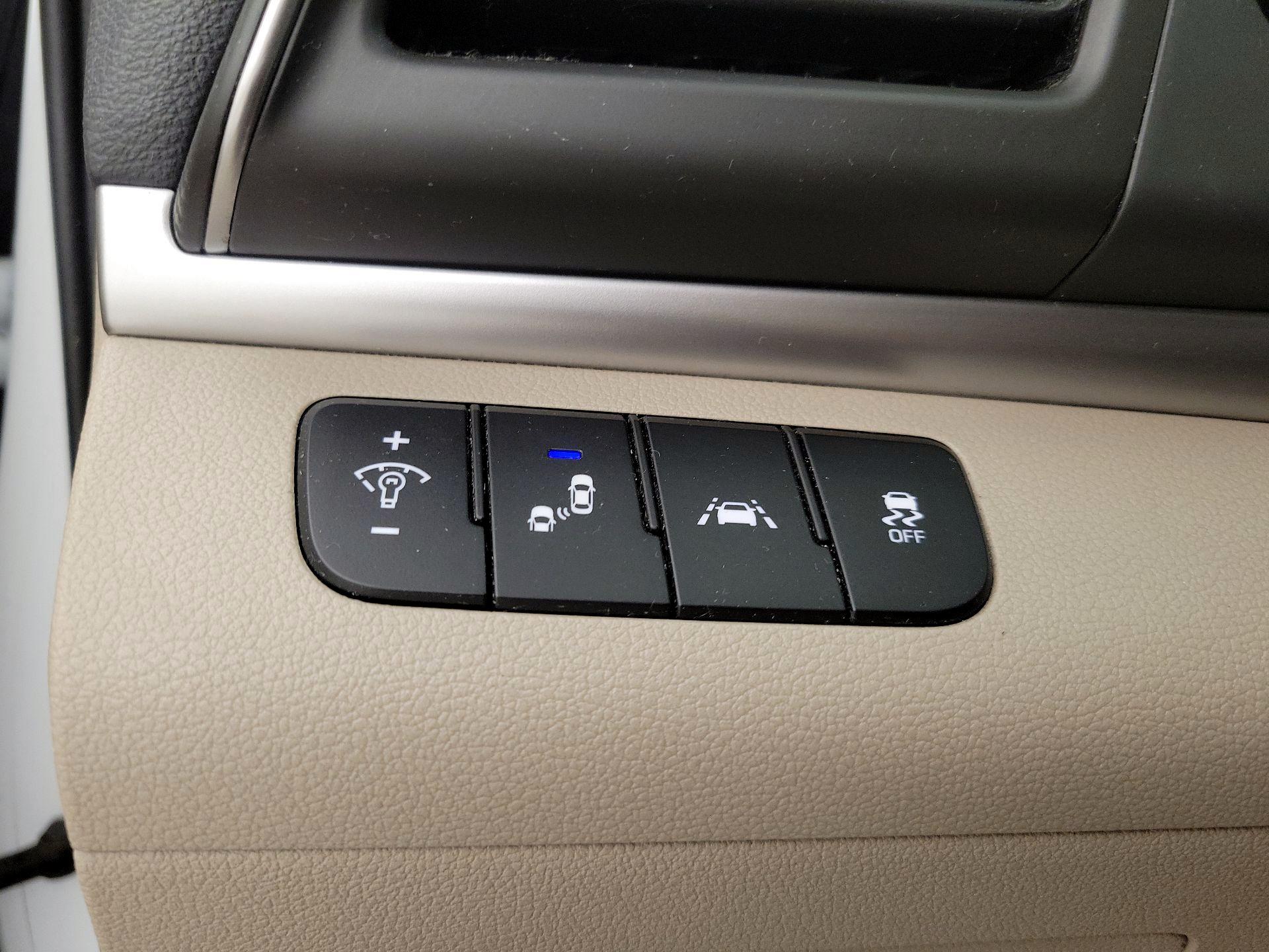 Thumbnail: 2019 Hyundai Elantra - 13