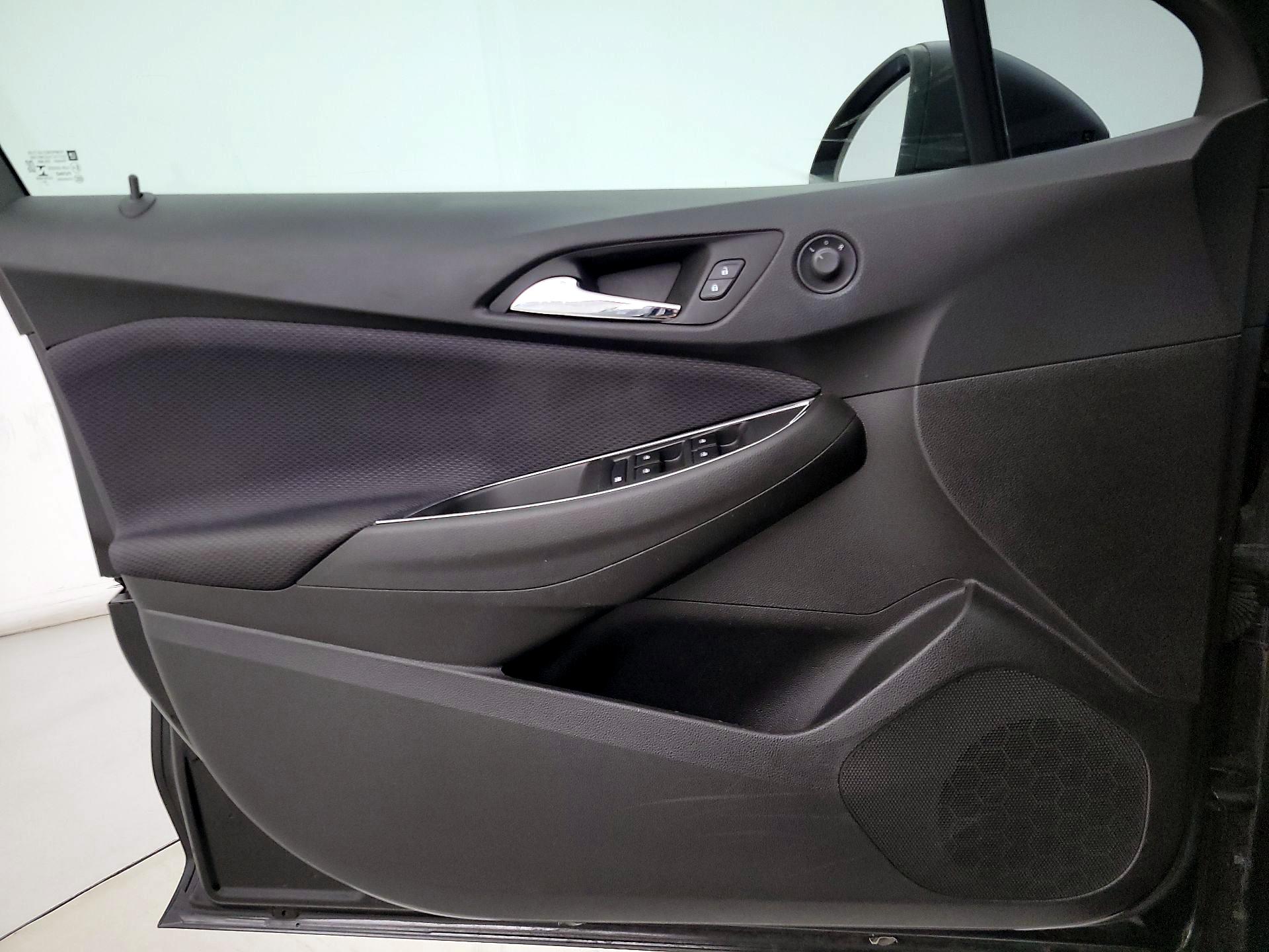 Thumbnail: 2019 Chevrolet Cruze - 12