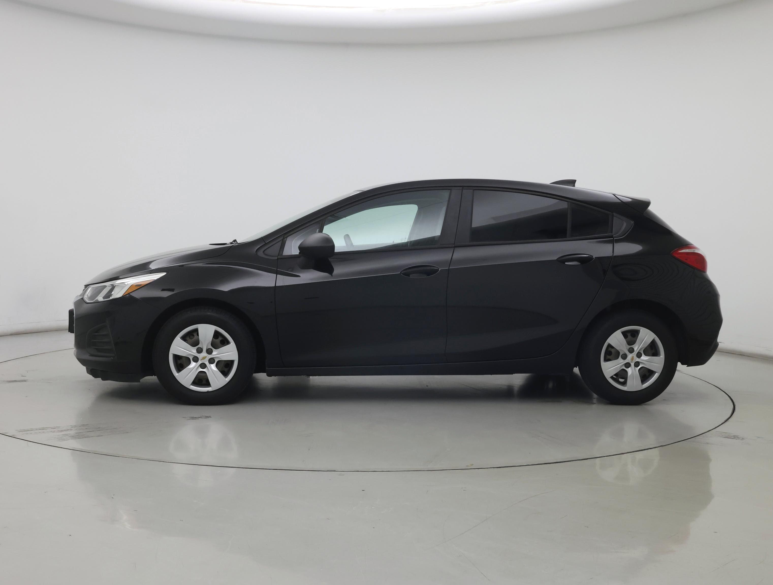 Thumbnail: 2019 Chevrolet Cruze - 3