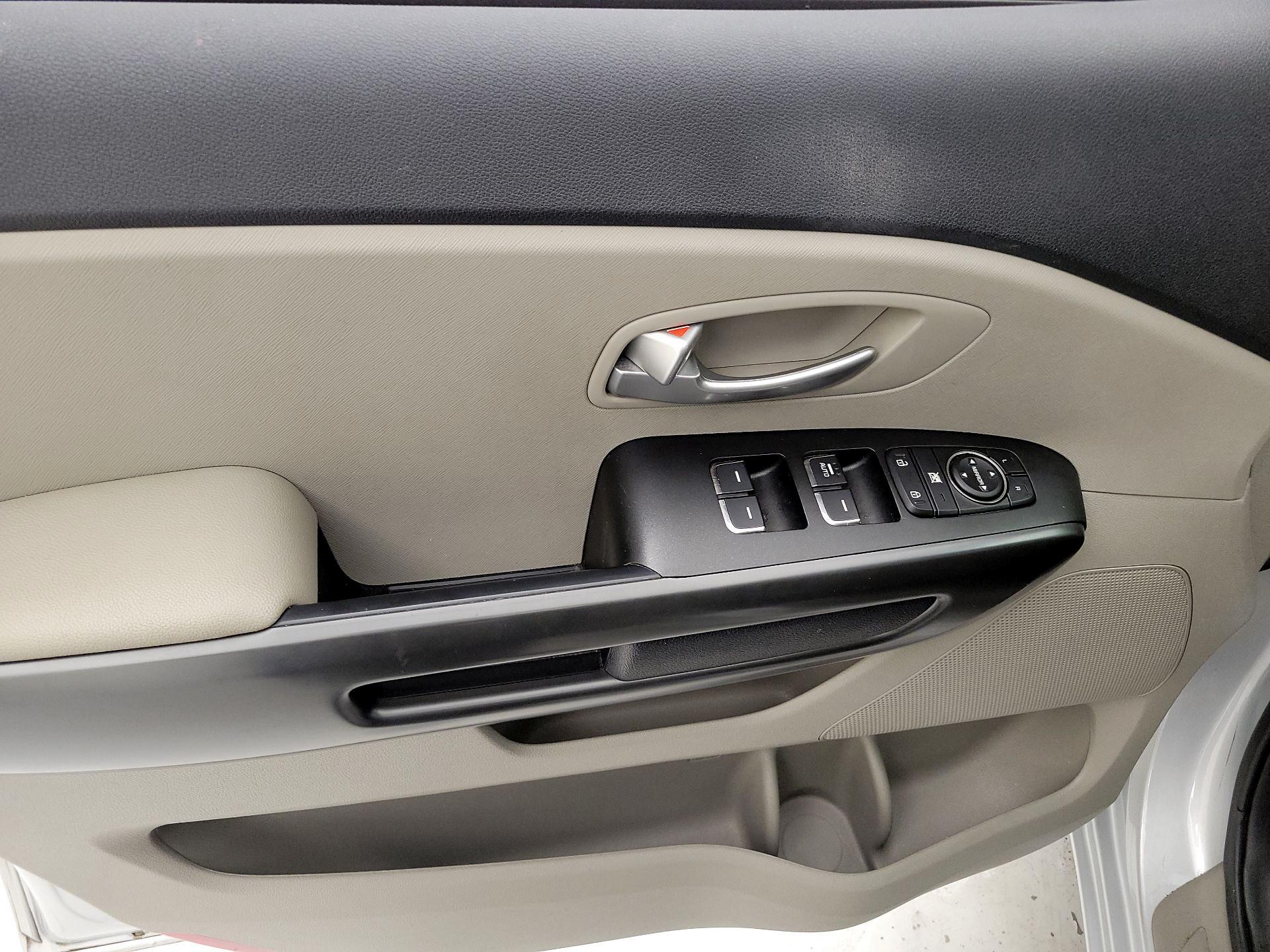 Thumbnail: 2020 Kia Sedona - 12