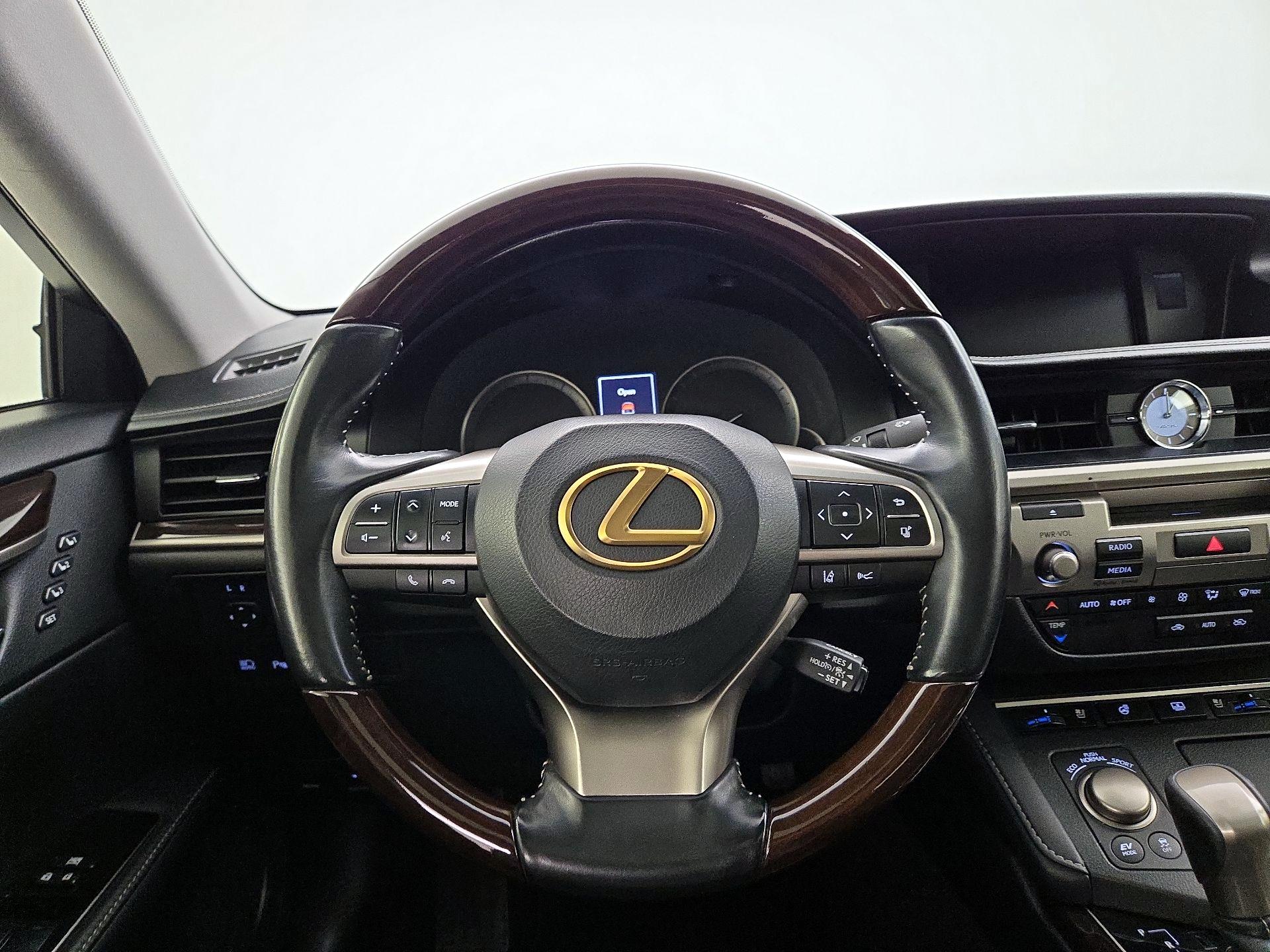 Thumbnail: 2018 Lexus ES - 10