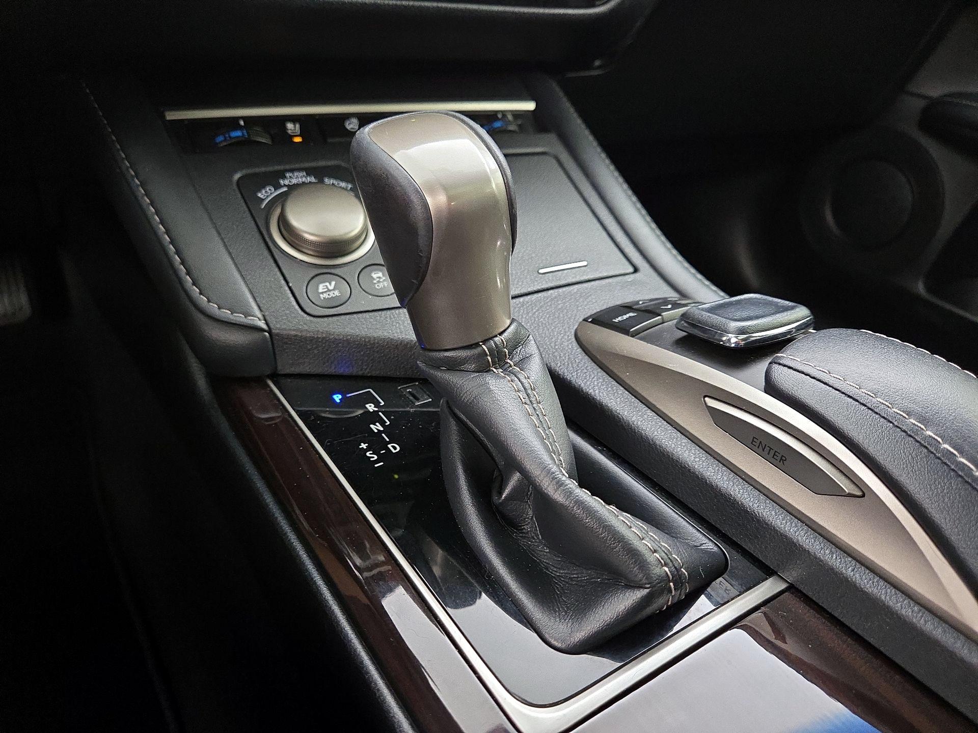Thumbnail: 2018 Lexus ES - 18