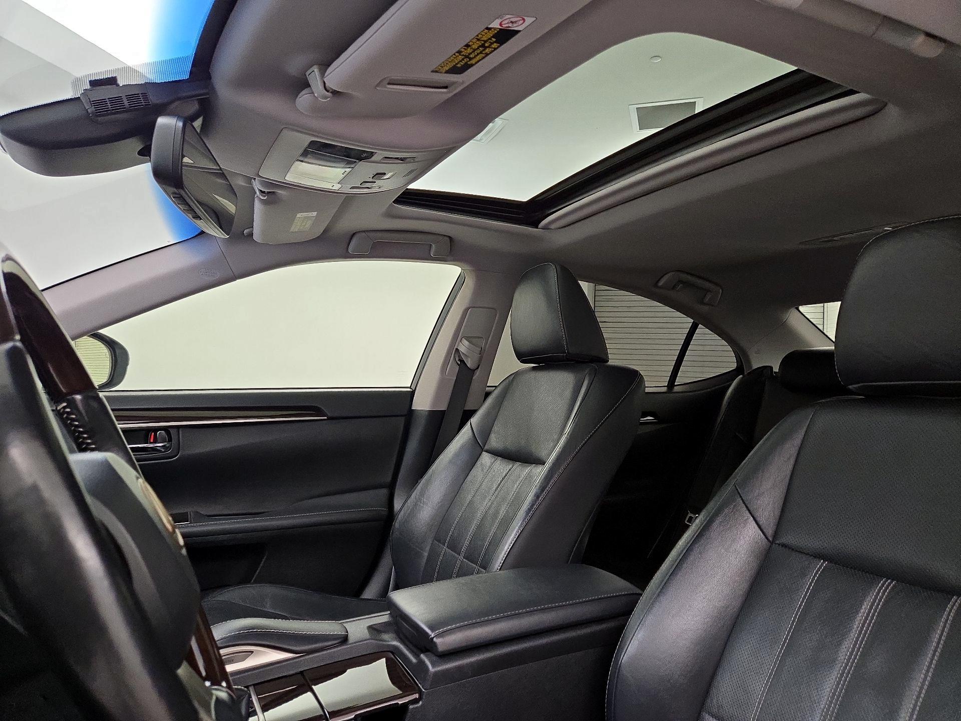 Thumbnail: 2018 Lexus ES - 20