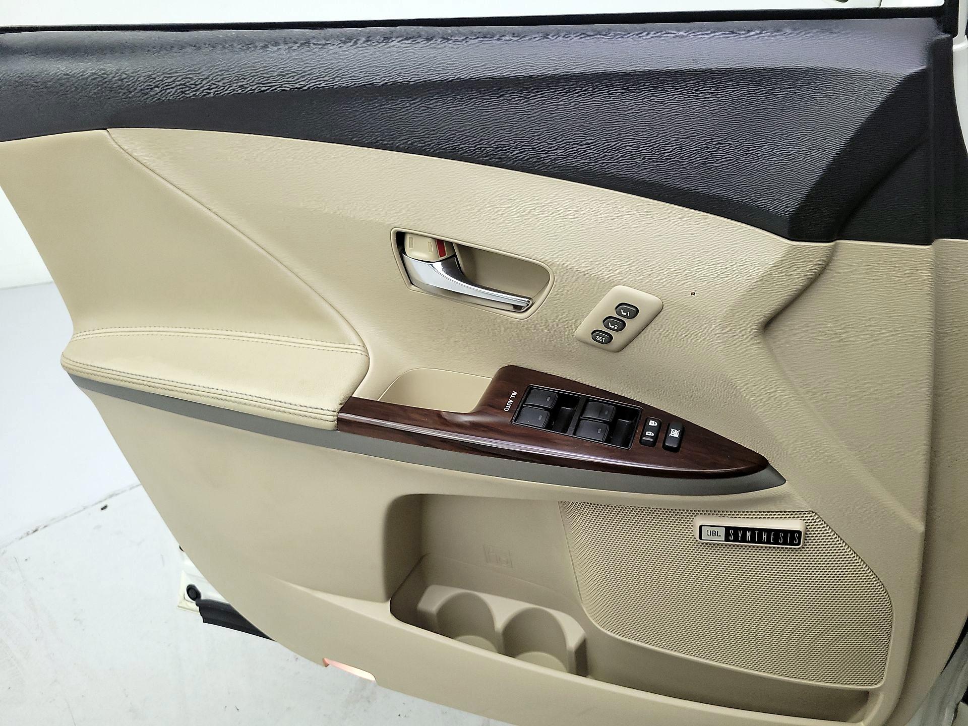 Thumbnail: 2014 Toyota Venza - 12