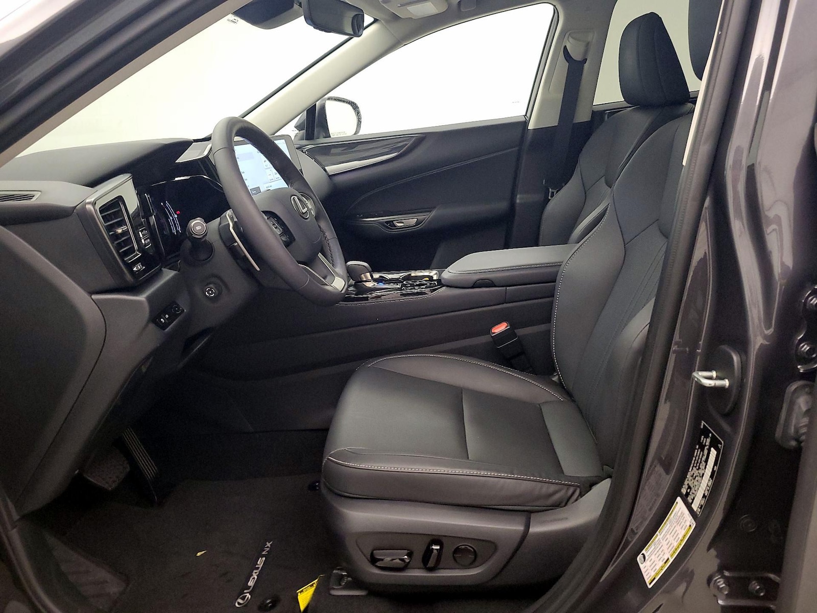 2025 Lexus NX 350 - Photo 12