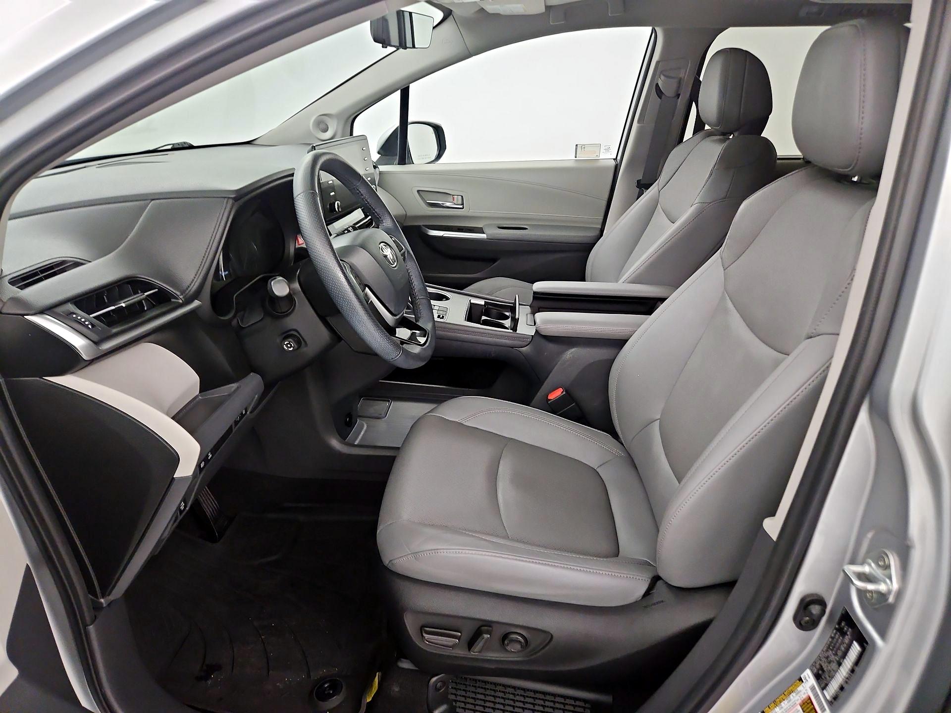 Thumbnail: 2022 Toyota Sienna - 9