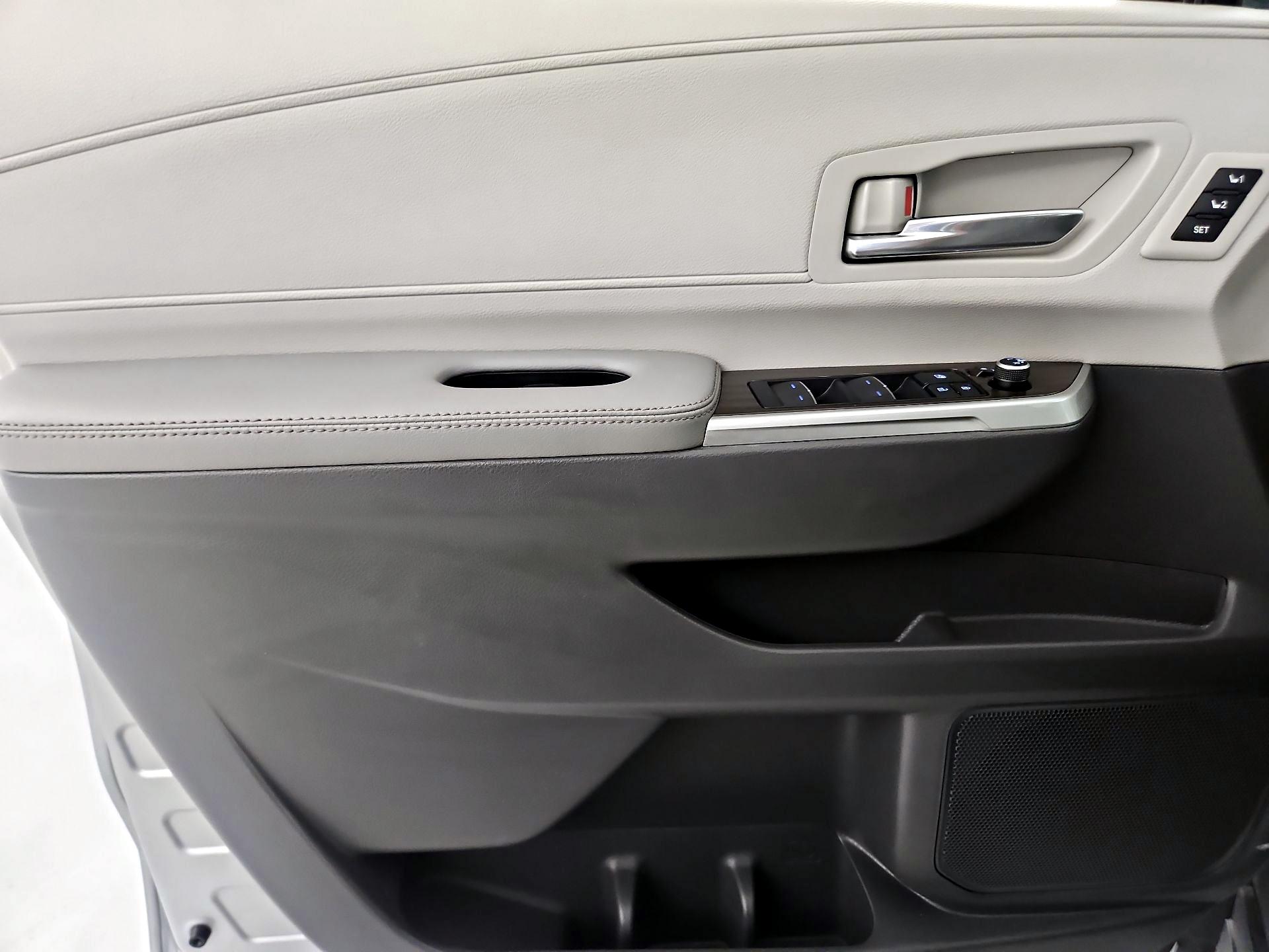 Thumbnail: 2022 Toyota Sienna - 10