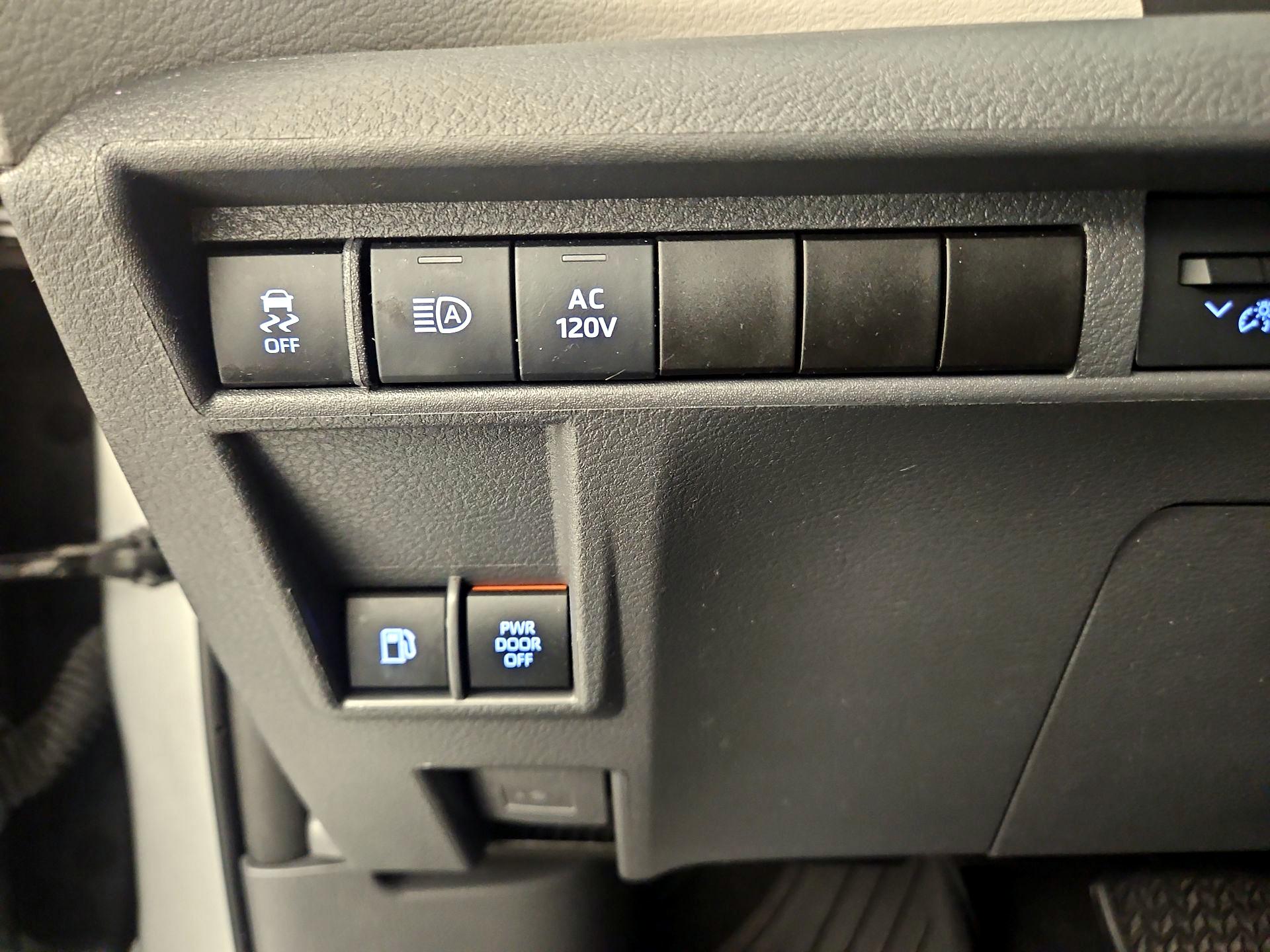 Thumbnail: 2022 Toyota Sienna - 11