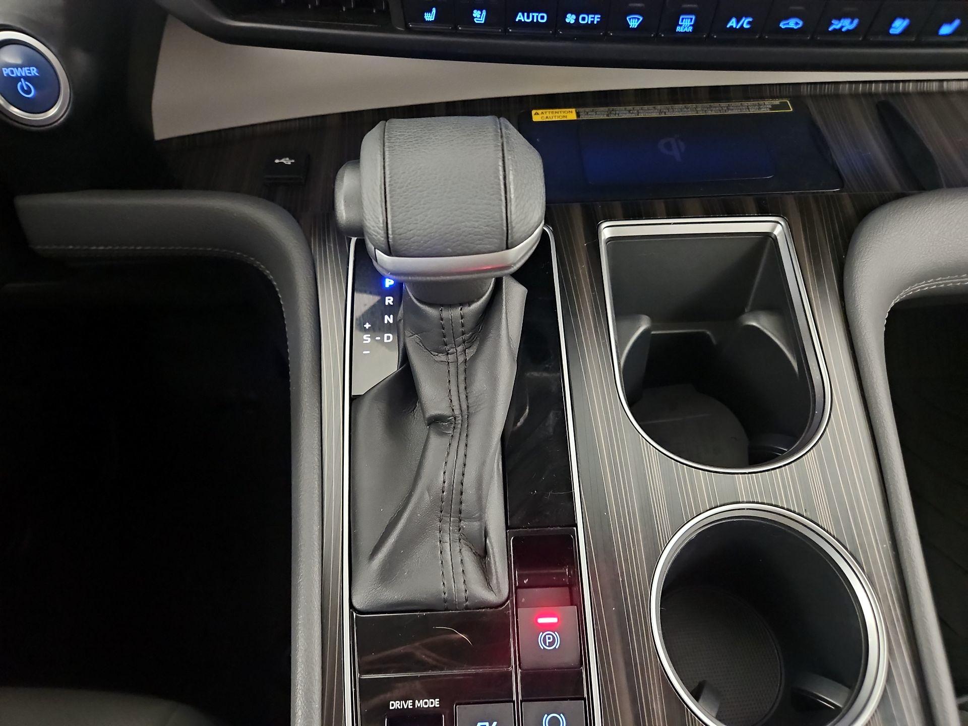 Thumbnail: 2022 Toyota Sienna - 16