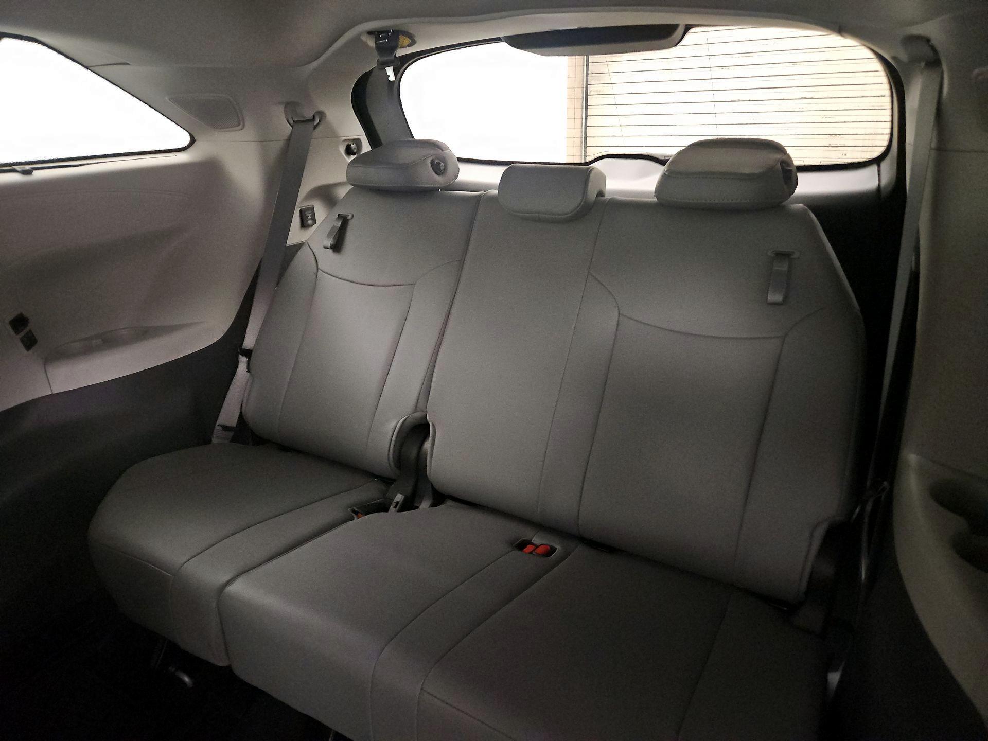 Thumbnail: 2022 Toyota Sienna - 20
