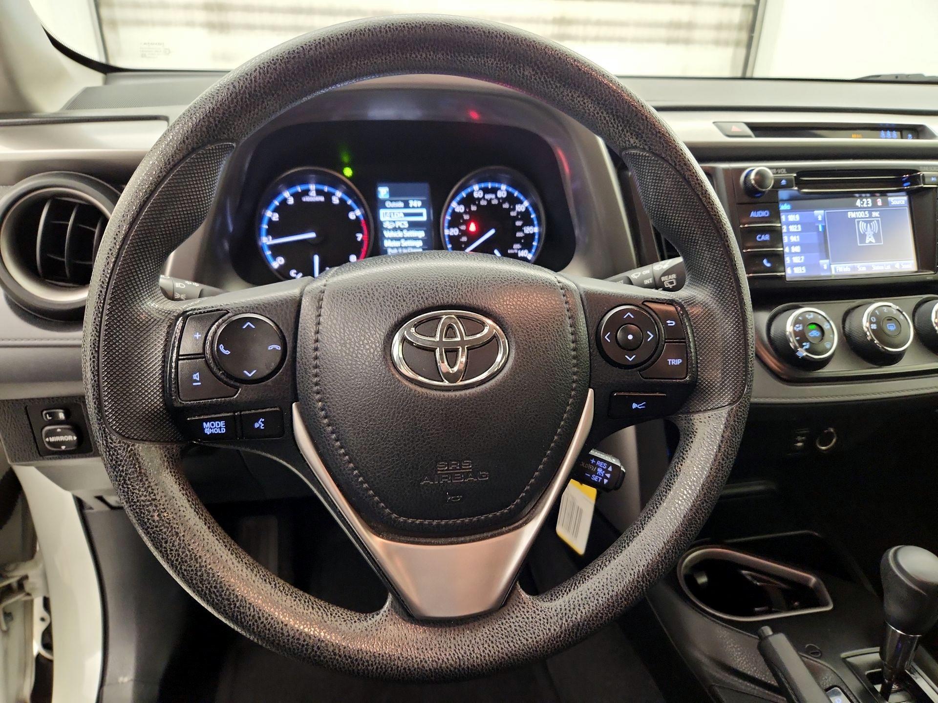 Thumbnail: 2017 Toyota RAV4 - 10