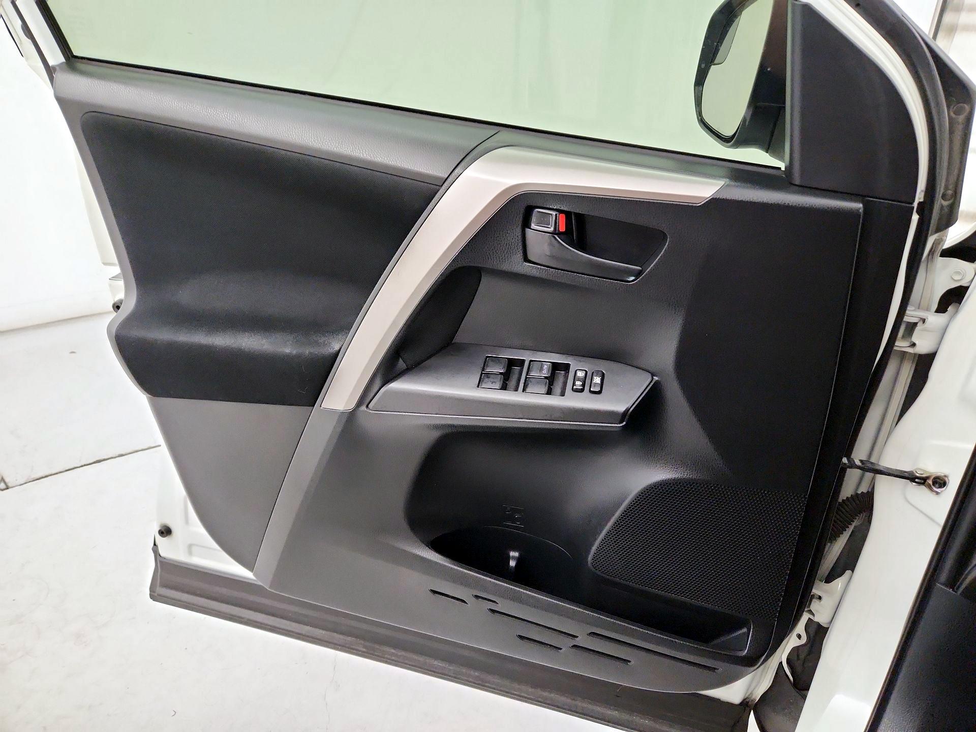 Thumbnail: 2017 Toyota RAV4 - 12