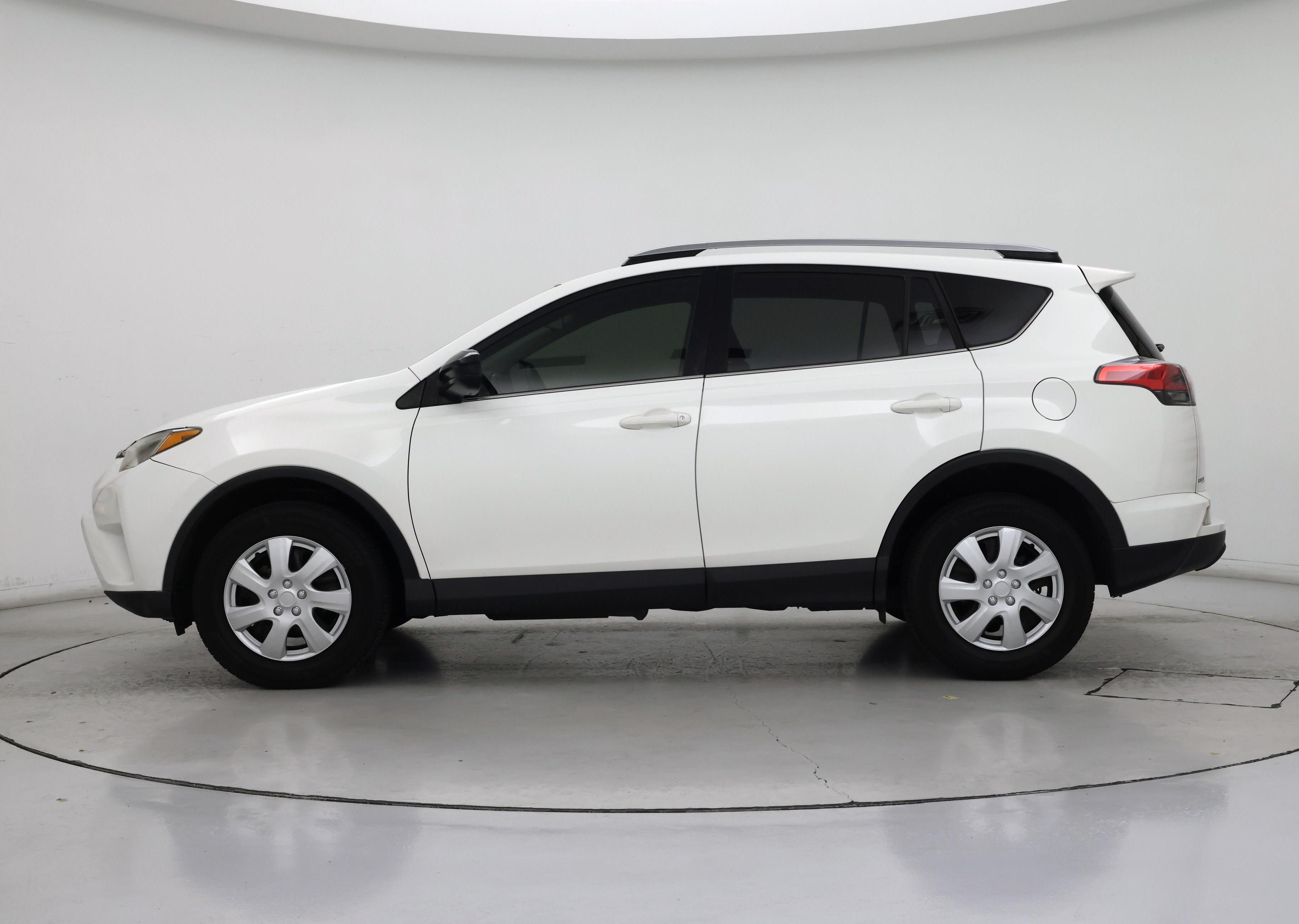 Thumbnail: 2017 Toyota RAV4 - 3