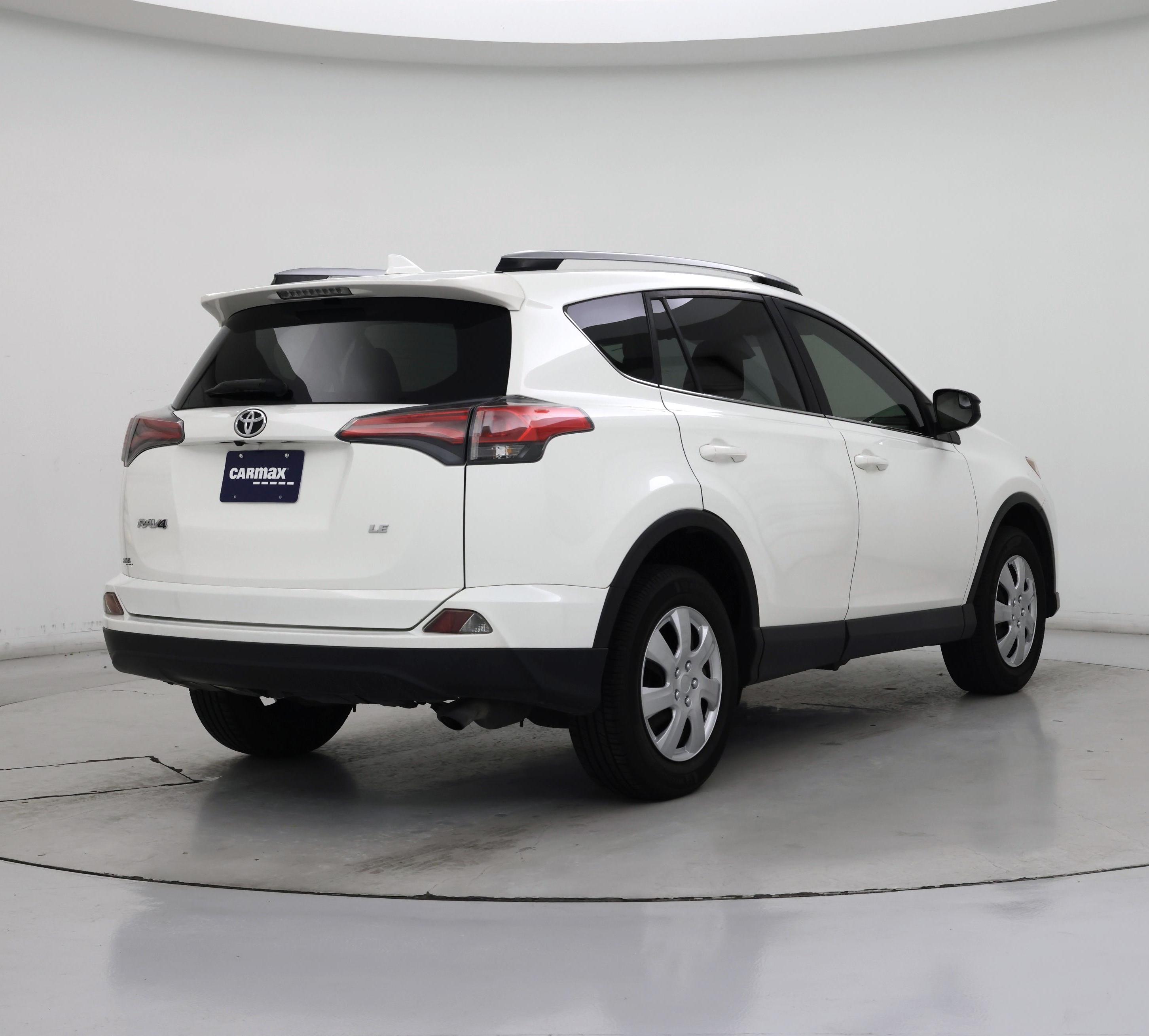 Thumbnail: 2017 Toyota RAV4 - 8