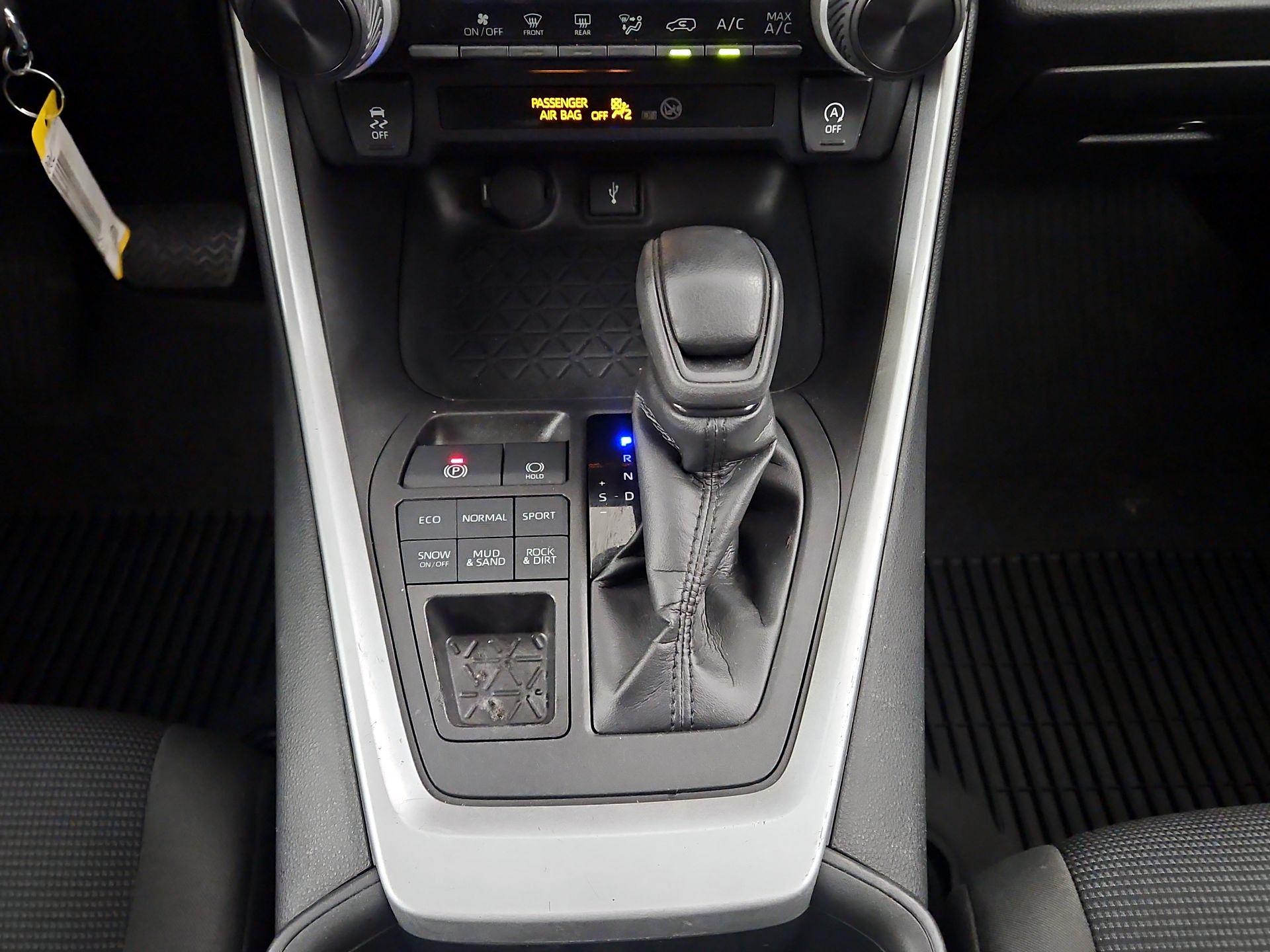 Thumbnail: 2022 Toyota RAV4 - 15