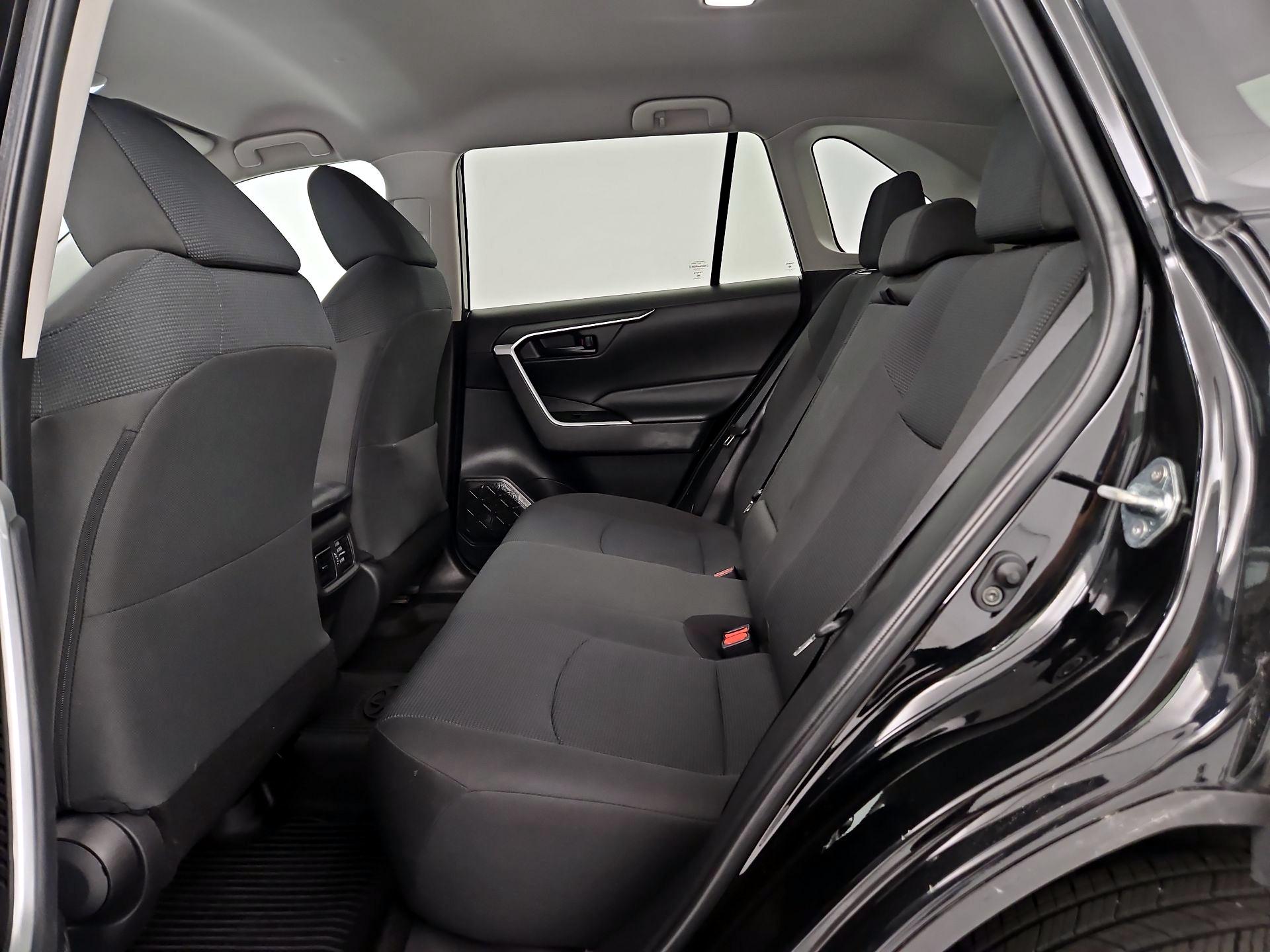 Thumbnail: 2022 Toyota RAV4 - 17