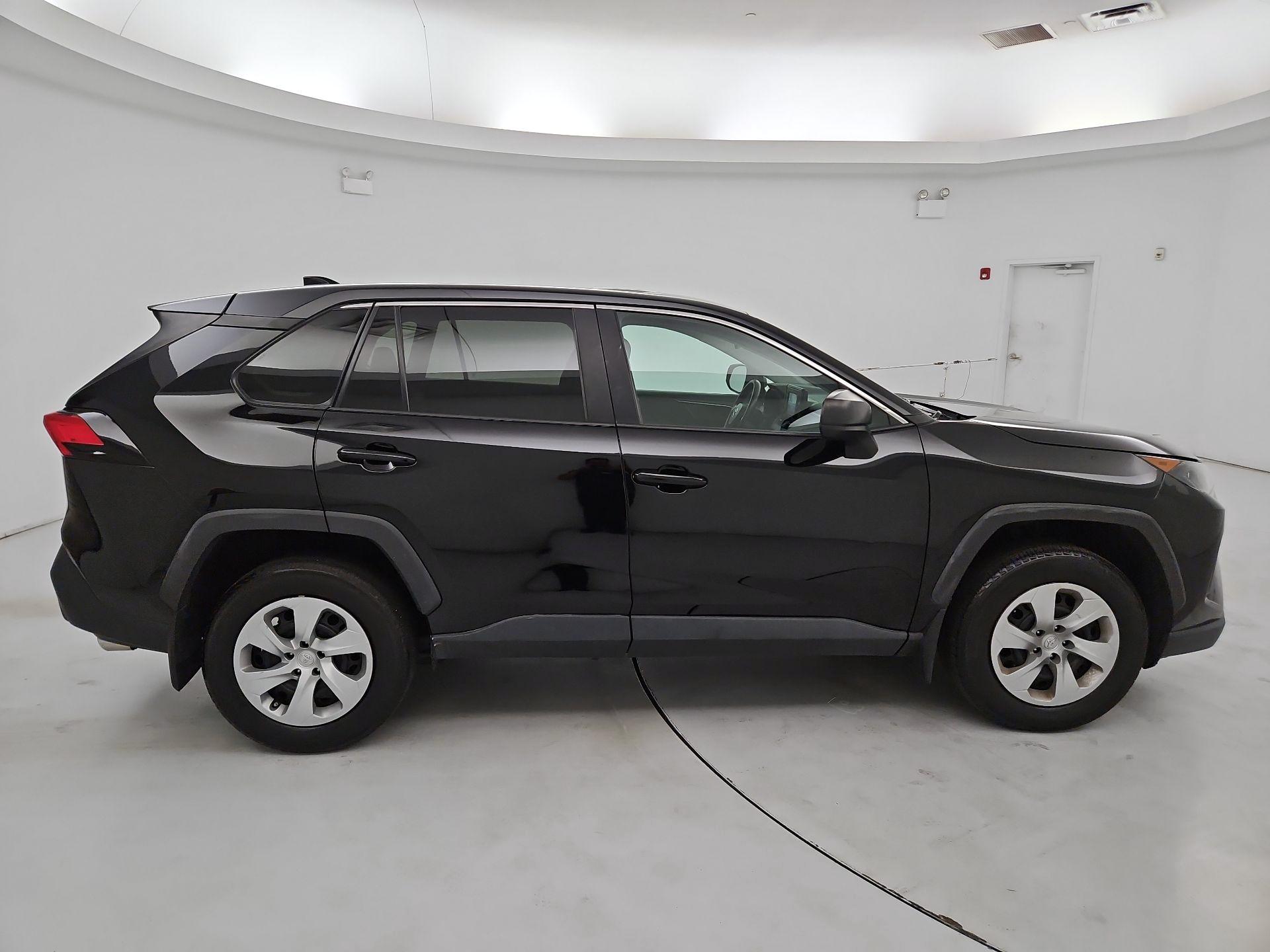 Thumbnail: 2022 Toyota RAV4 - 4