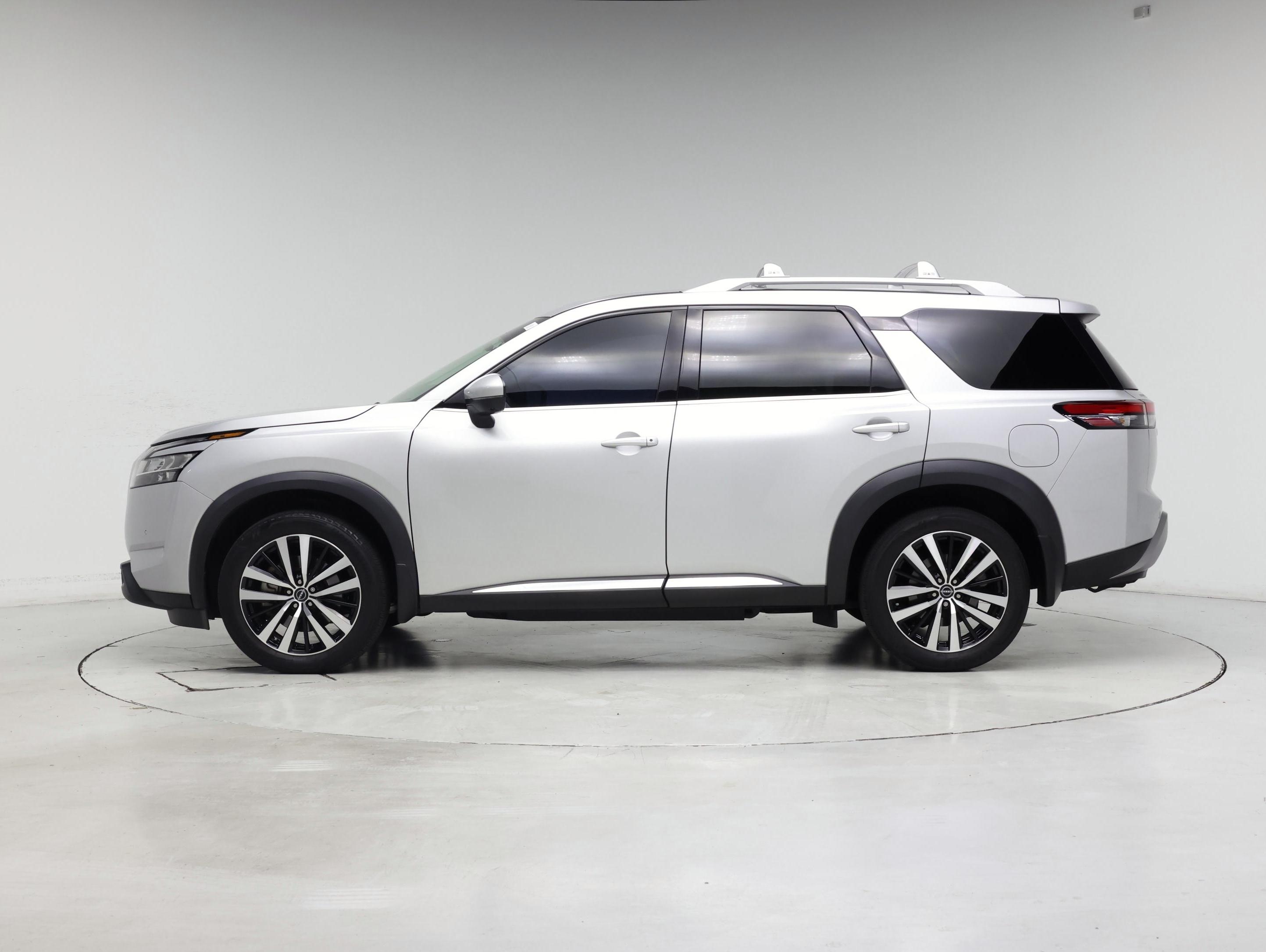 Thumbnail: 2023 Nissan Pathfinder - 3