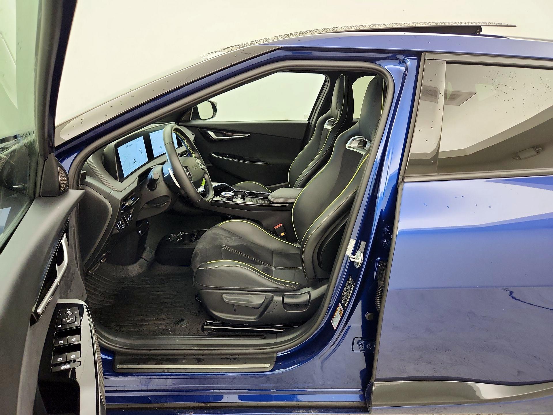 Thumbnail: 2023 Kia EV6 - 11