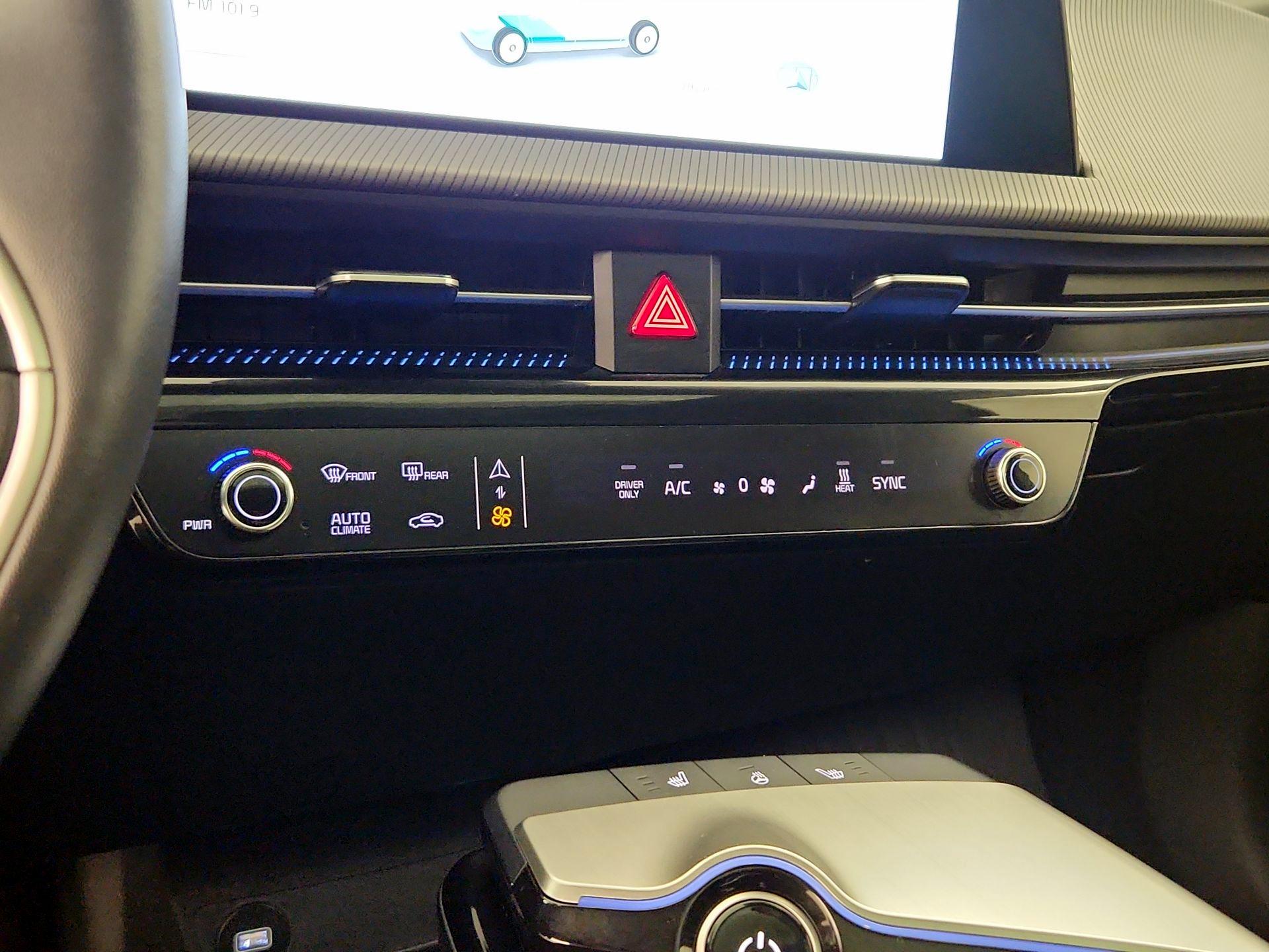 Thumbnail: 2023 Kia EV6 - 17