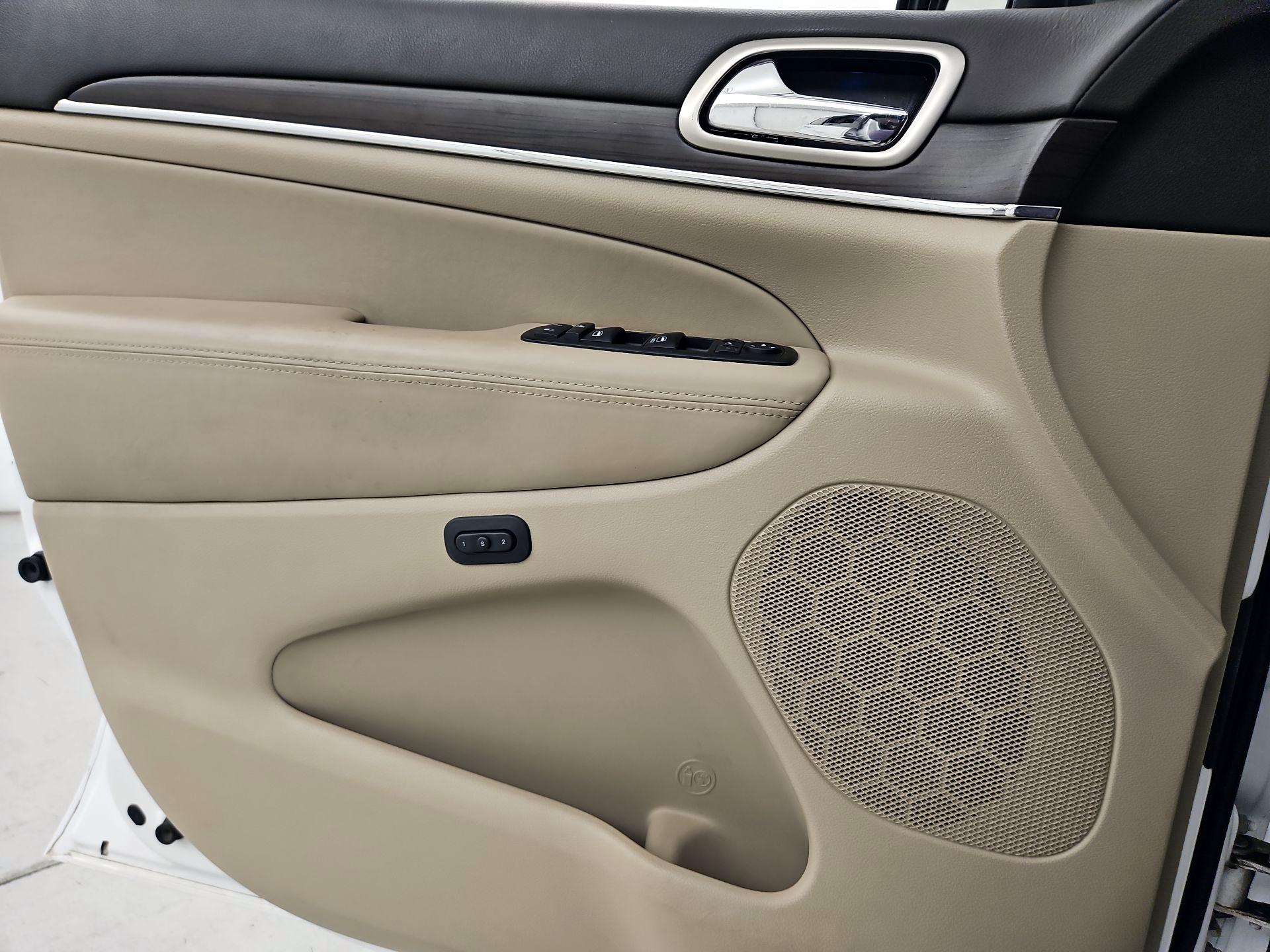 Thumbnail: 2014 Jeep Grand Cherokee - 12