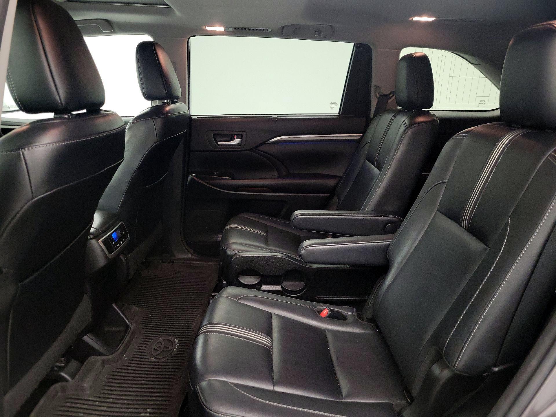 Thumbnail: 2017 Toyota Highlander - 20