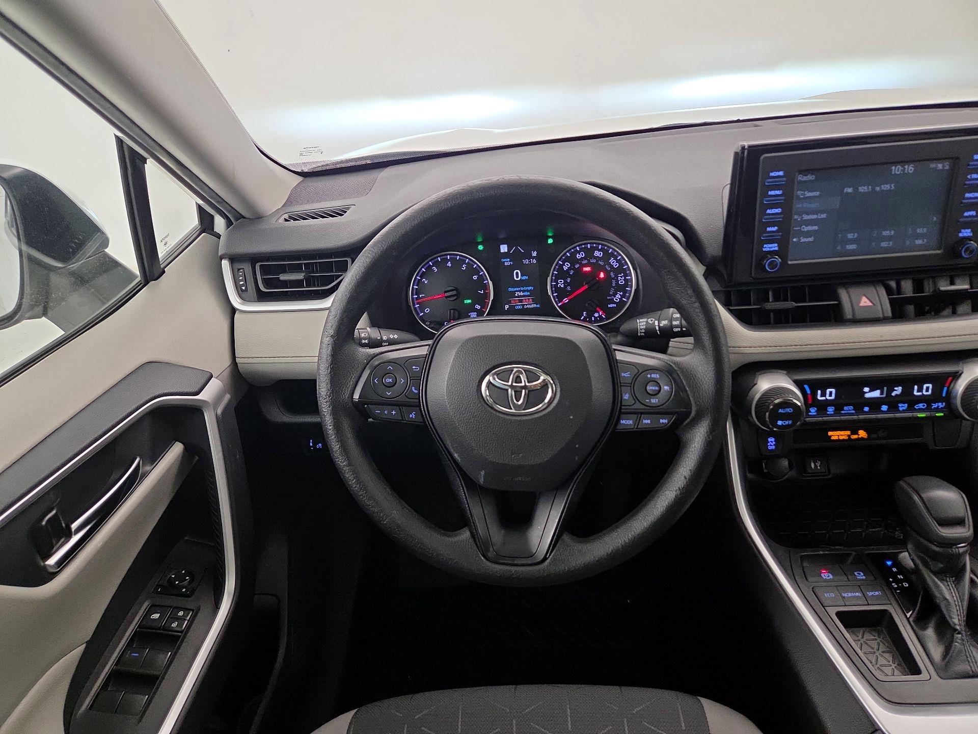 Thumbnail: 2019 Toyota RAV4 - 10