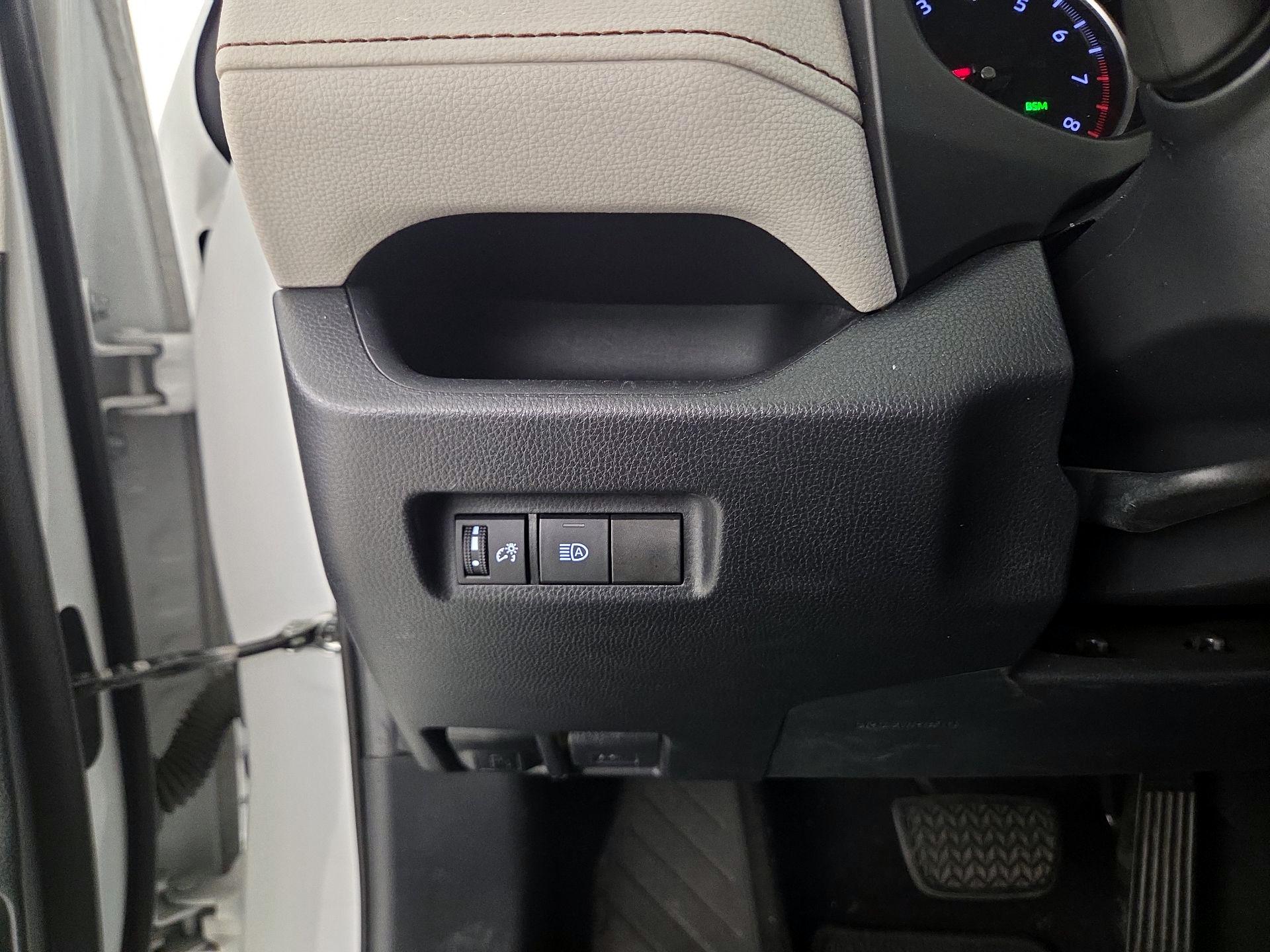 Thumbnail: 2019 Toyota RAV4 - 13