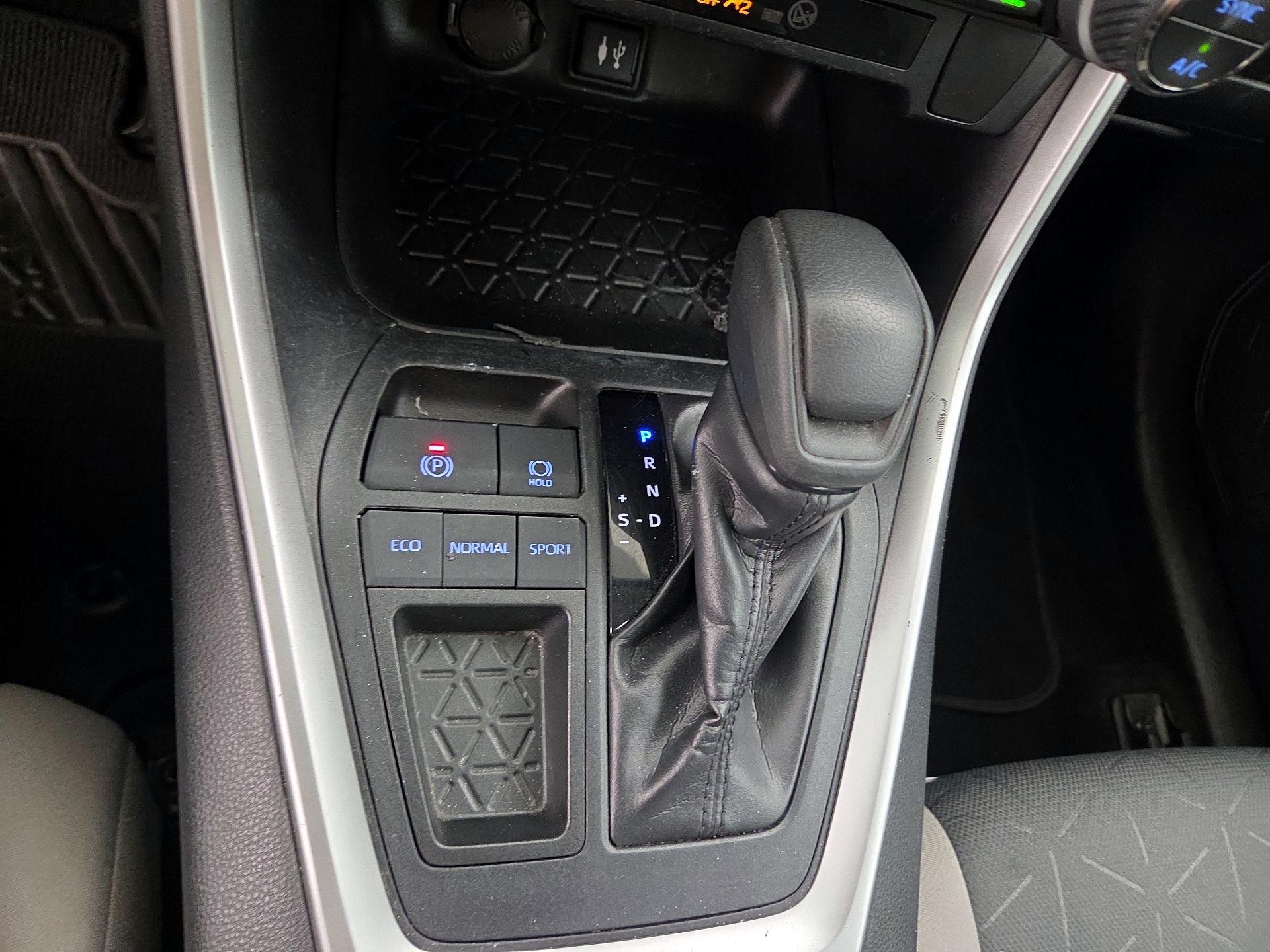 Thumbnail: 2019 Toyota RAV4 - 17