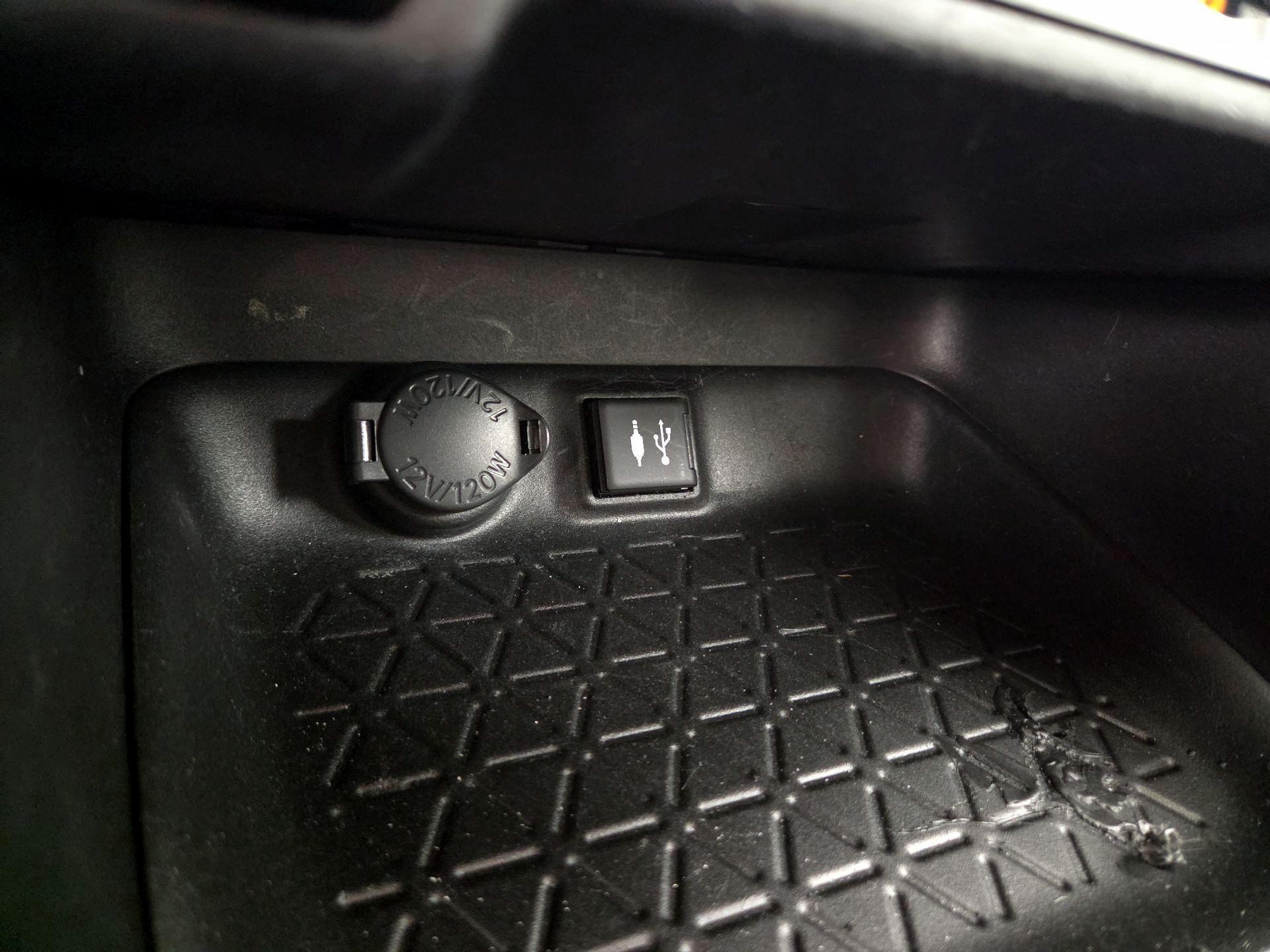 Thumbnail: 2019 Toyota RAV4 - 18