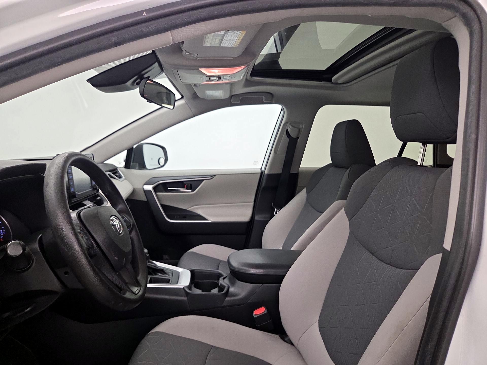 Thumbnail: 2019 Toyota RAV4 - 19
