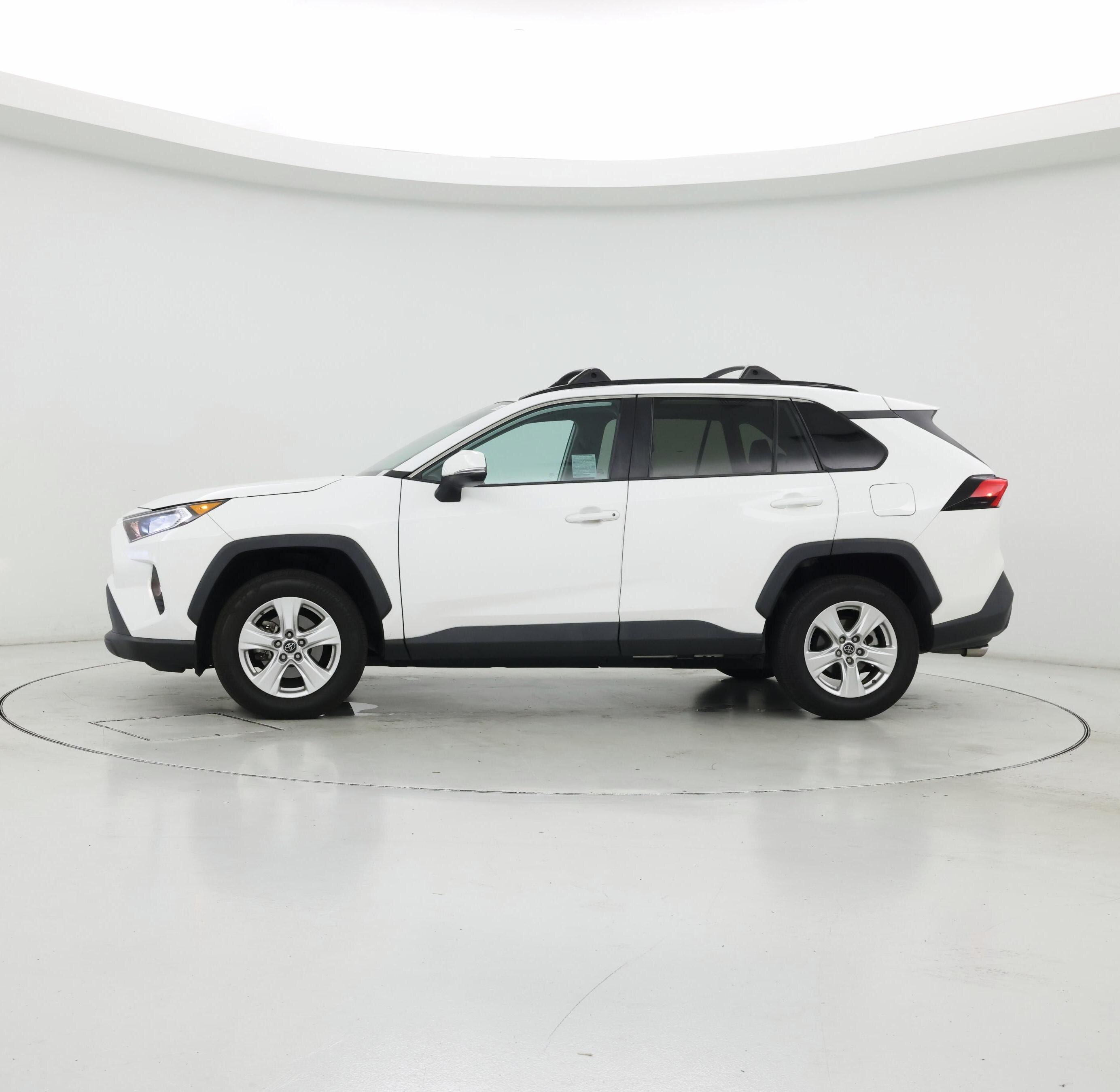 Thumbnail: 2019 Toyota RAV4 - 3