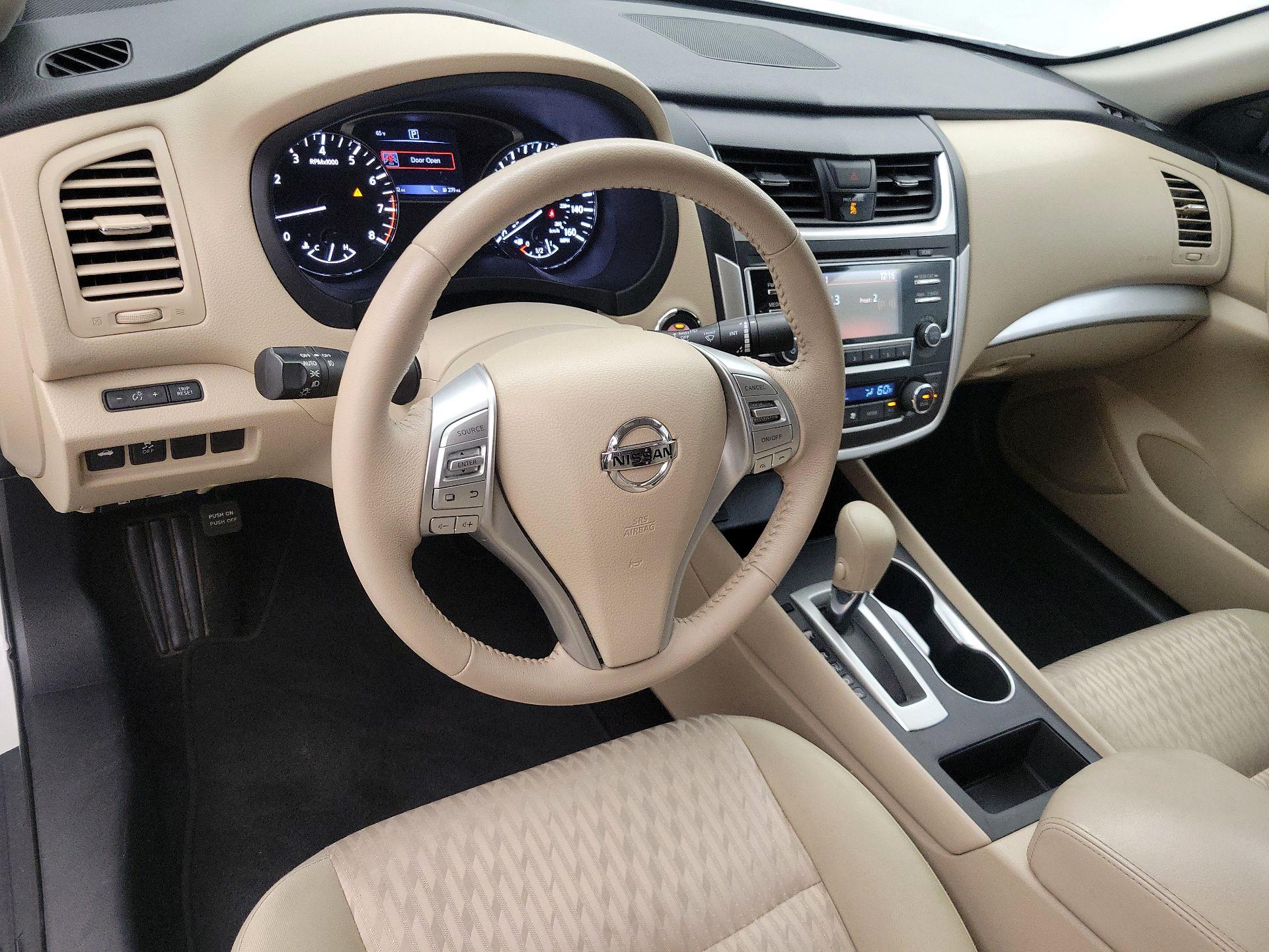Thumbnail: 2016 Nissan Altima - 9