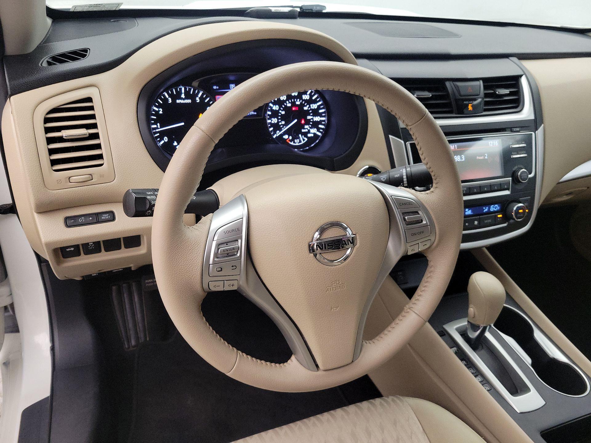 Thumbnail: 2016 Nissan Altima - 10
