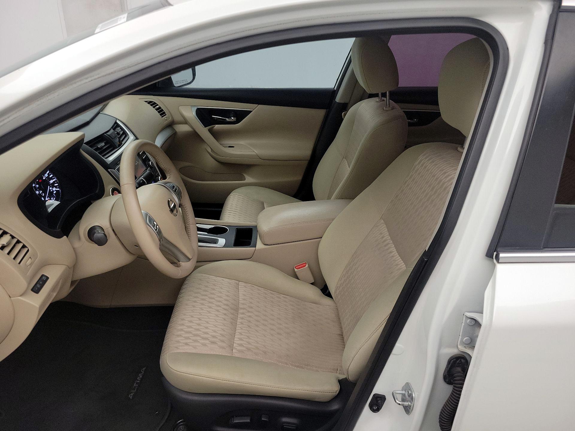 Thumbnail: 2016 Nissan Altima - 11