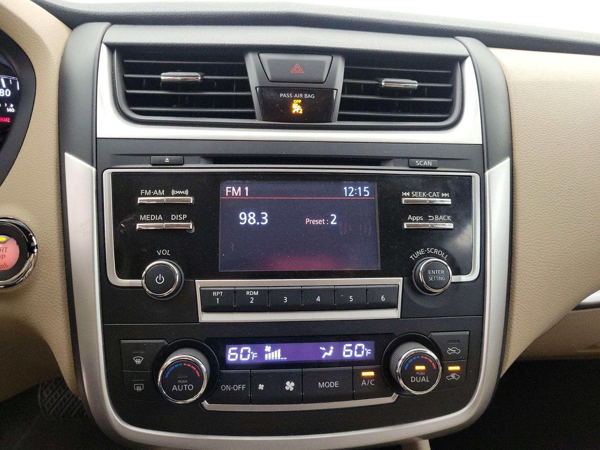 Thumbnail: 2016 Nissan Altima - 15