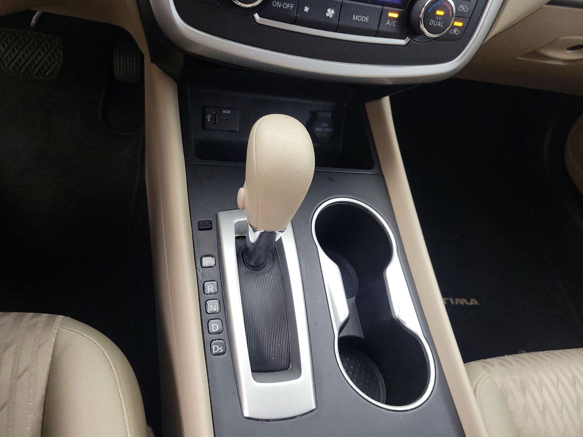 Thumbnail: 2016 Nissan Altima - 17