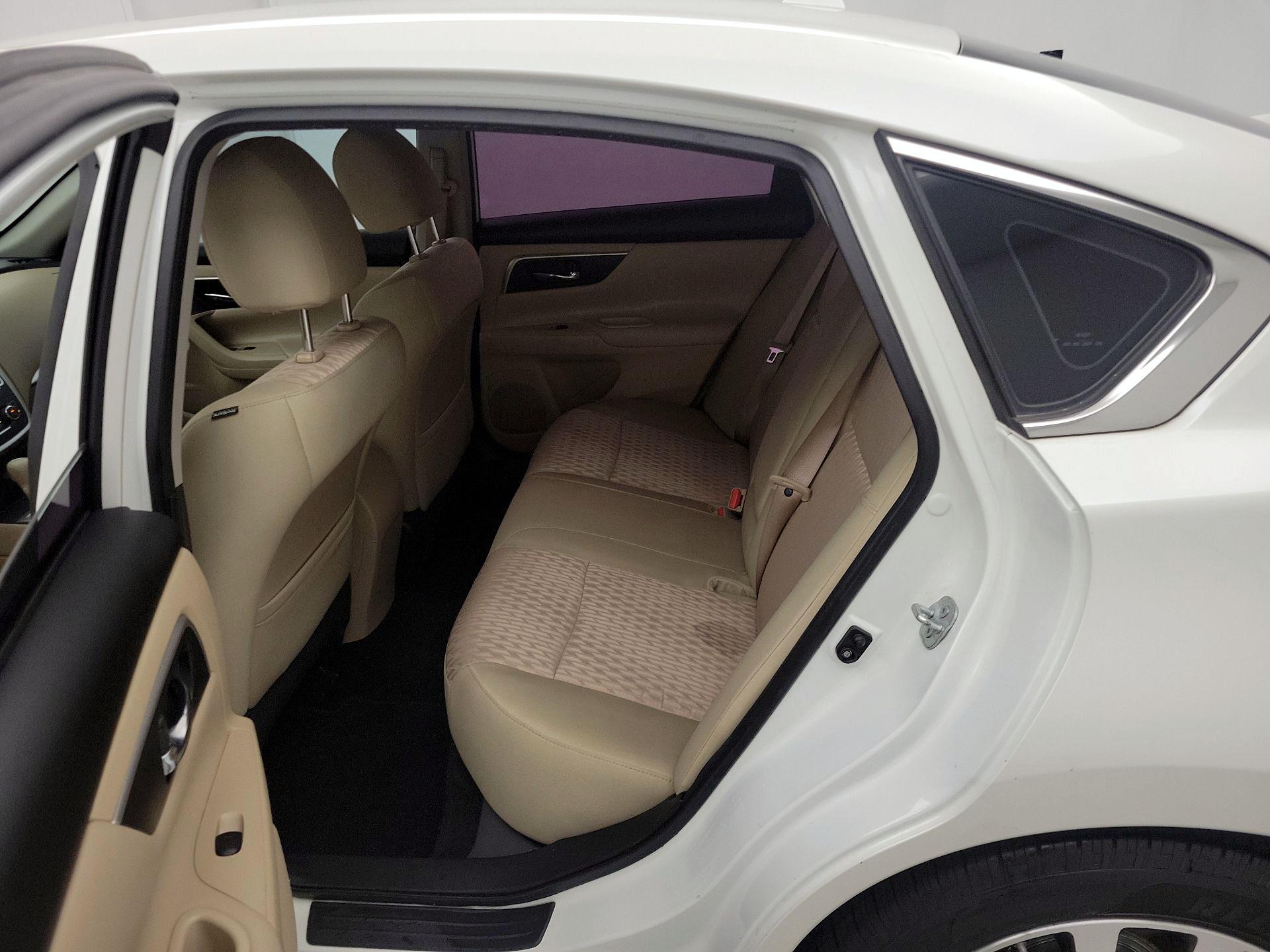Thumbnail: 2016 Nissan Altima - 19