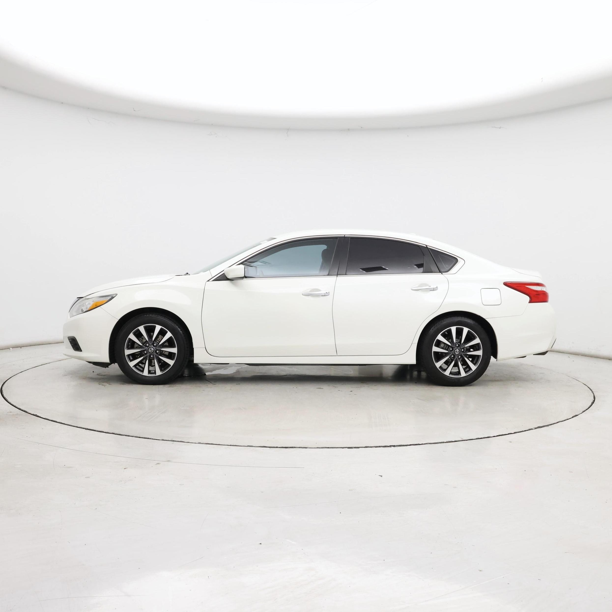 Thumbnail: 2016 Nissan Altima - 3