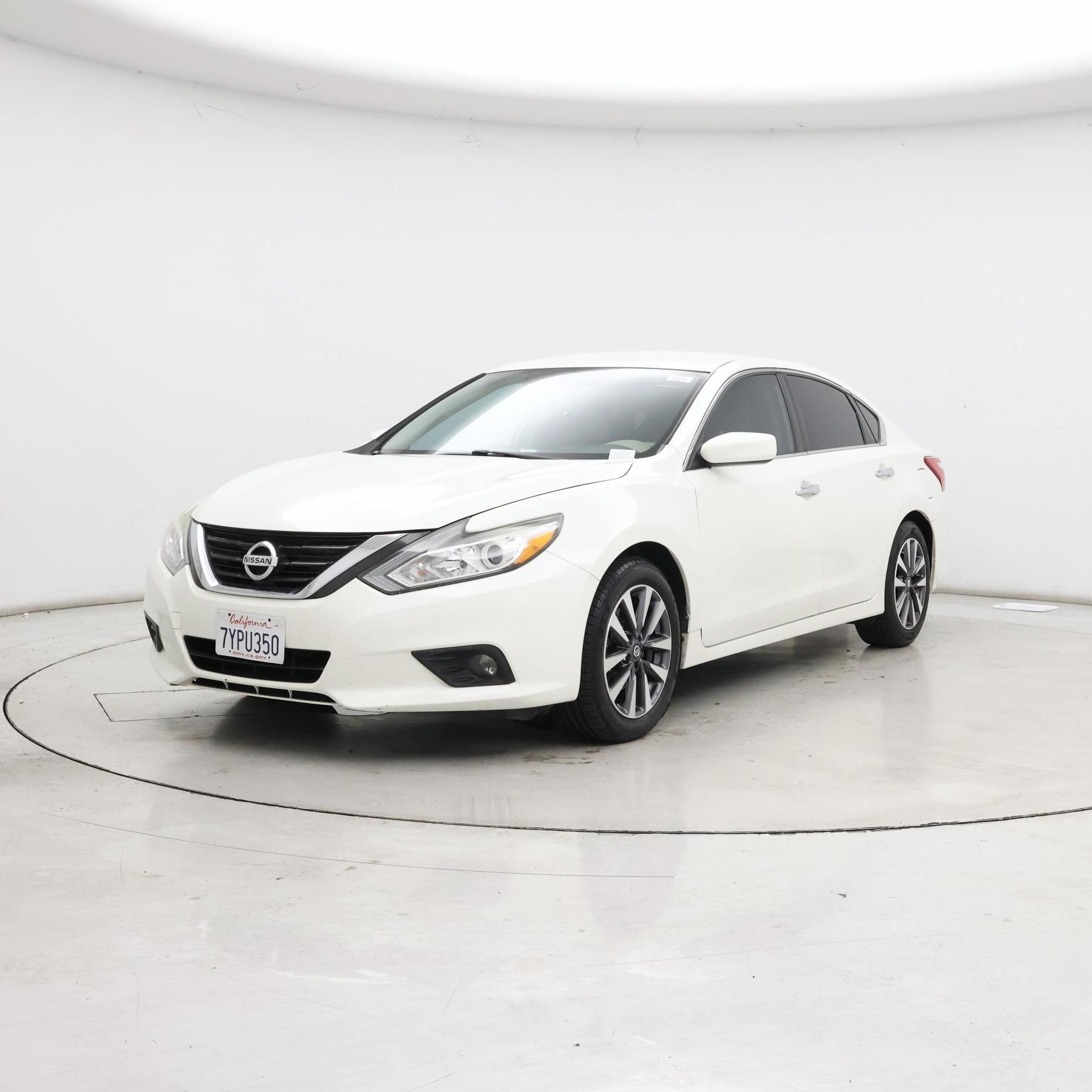 Thumbnail: 2016 Nissan Altima - 4
