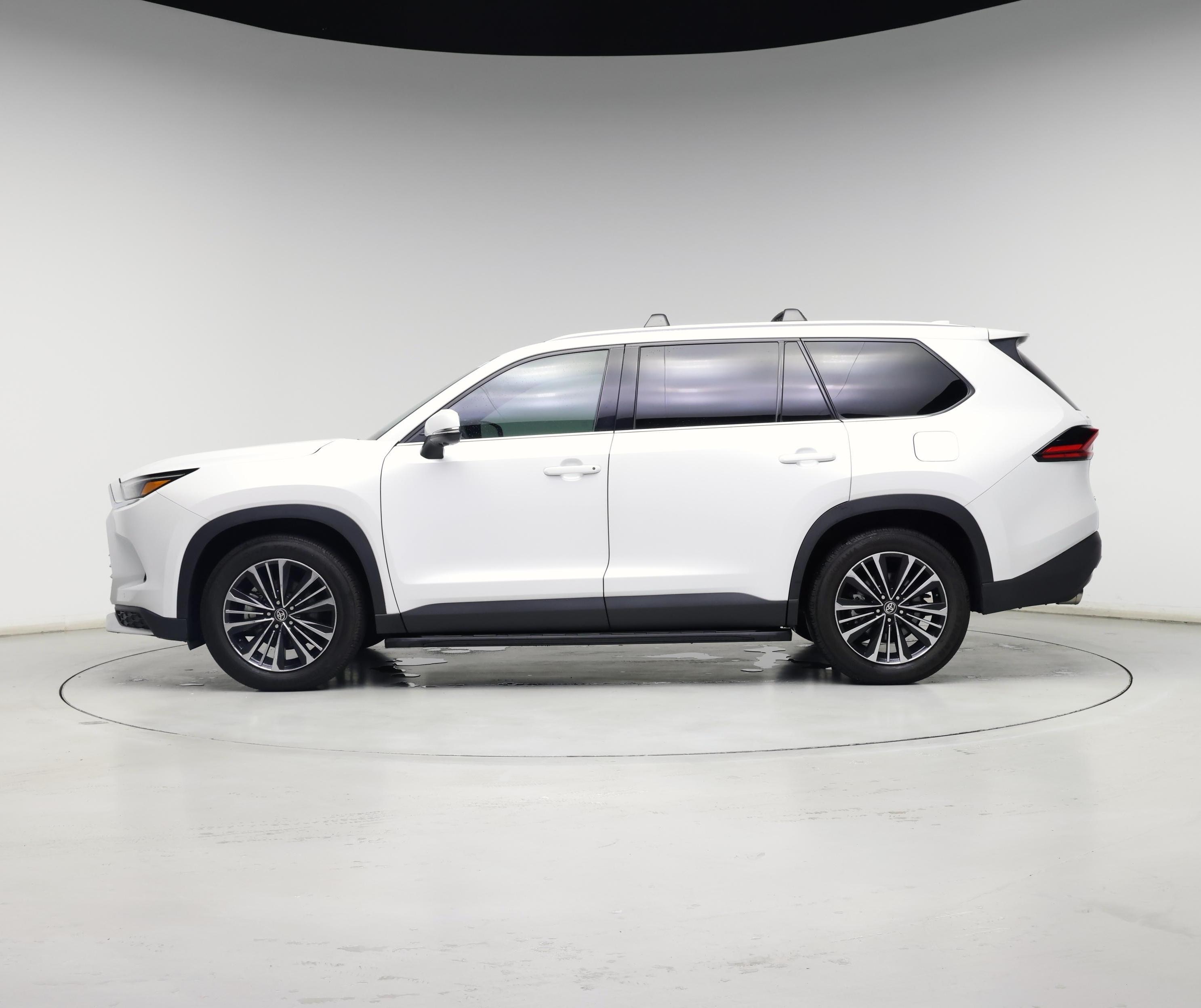 Thumbnail: 2024 Toyota Highlander - 3