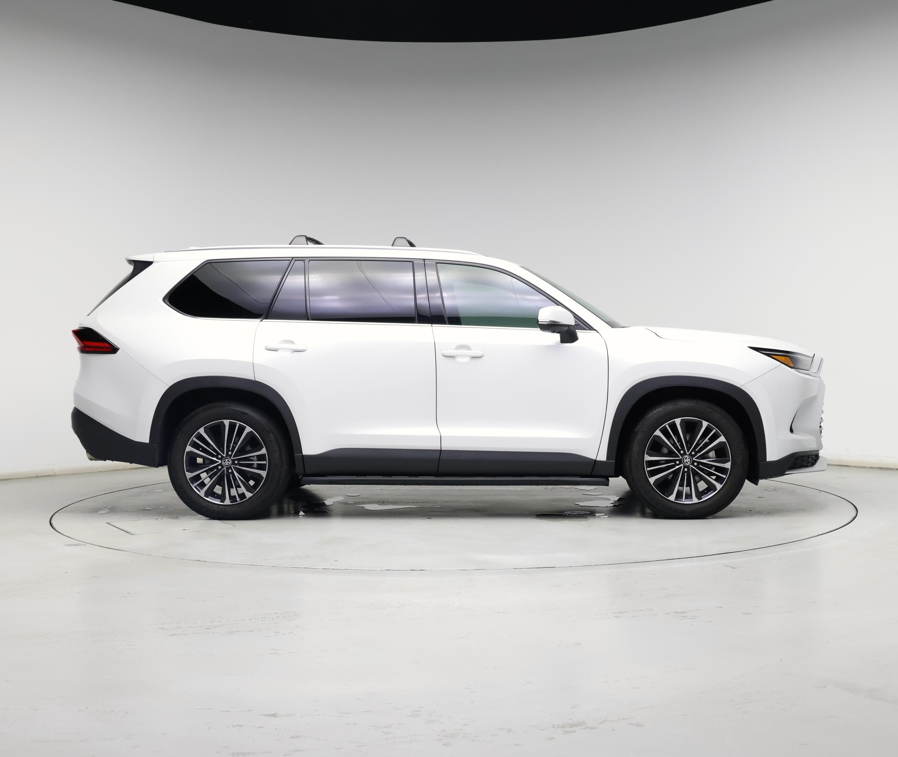 Thumbnail: 2024 Toyota Highlander - 7